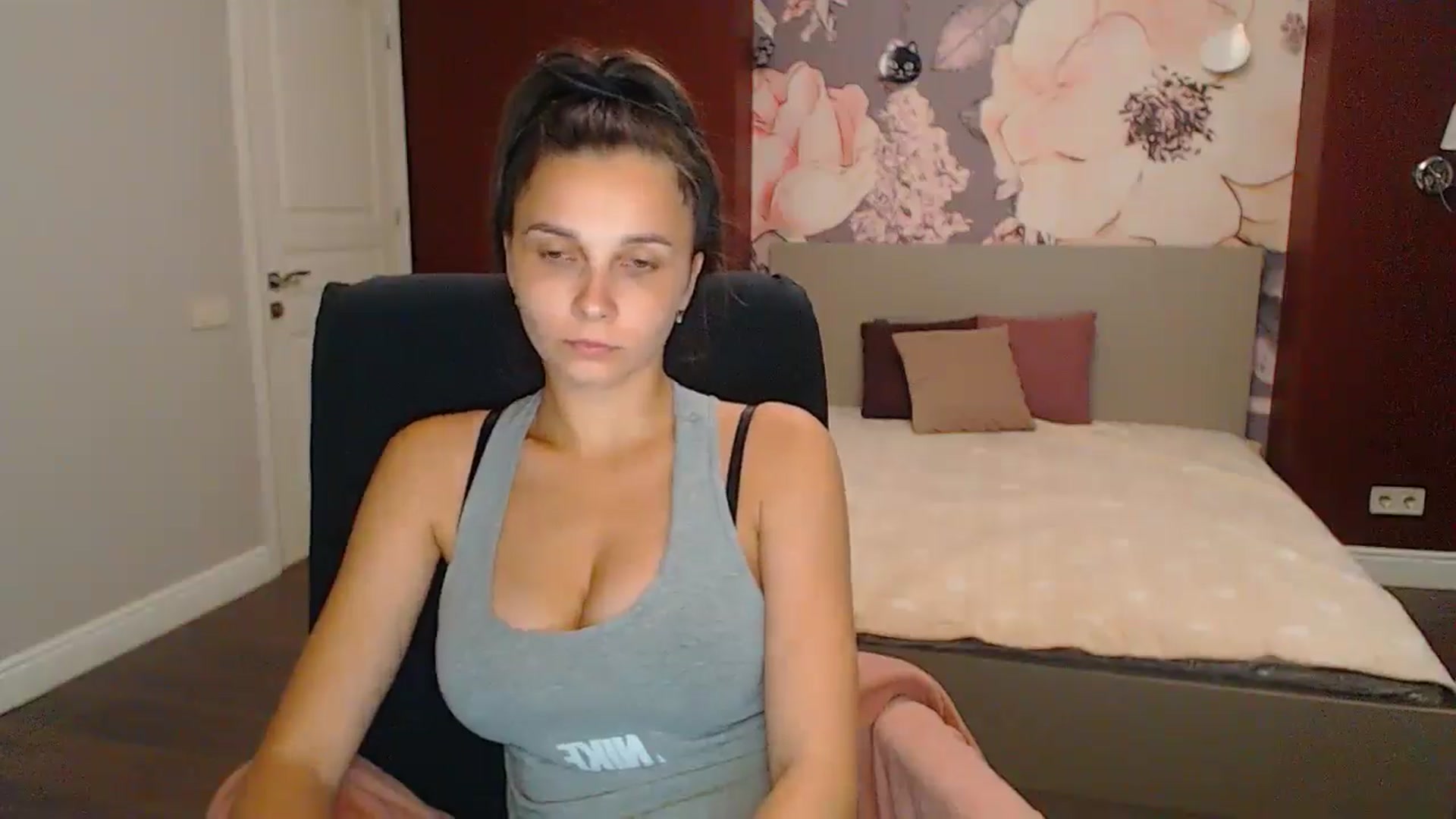 Gallery image thumbnail from Karina_Mils's myfreecams stream on, 09/13/2024, 16:46 image 4 of 20