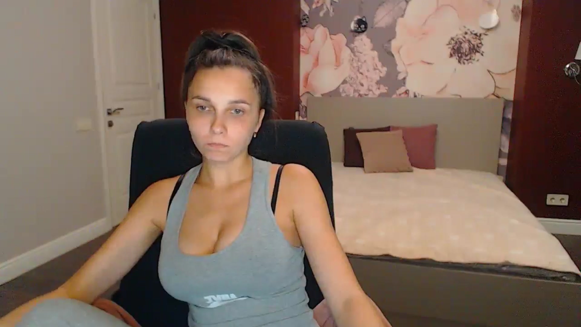 Gallery image thumbnail from Karina_Mils's myfreecams stream on, 09/13/2024, 16:46 image 6 of 20