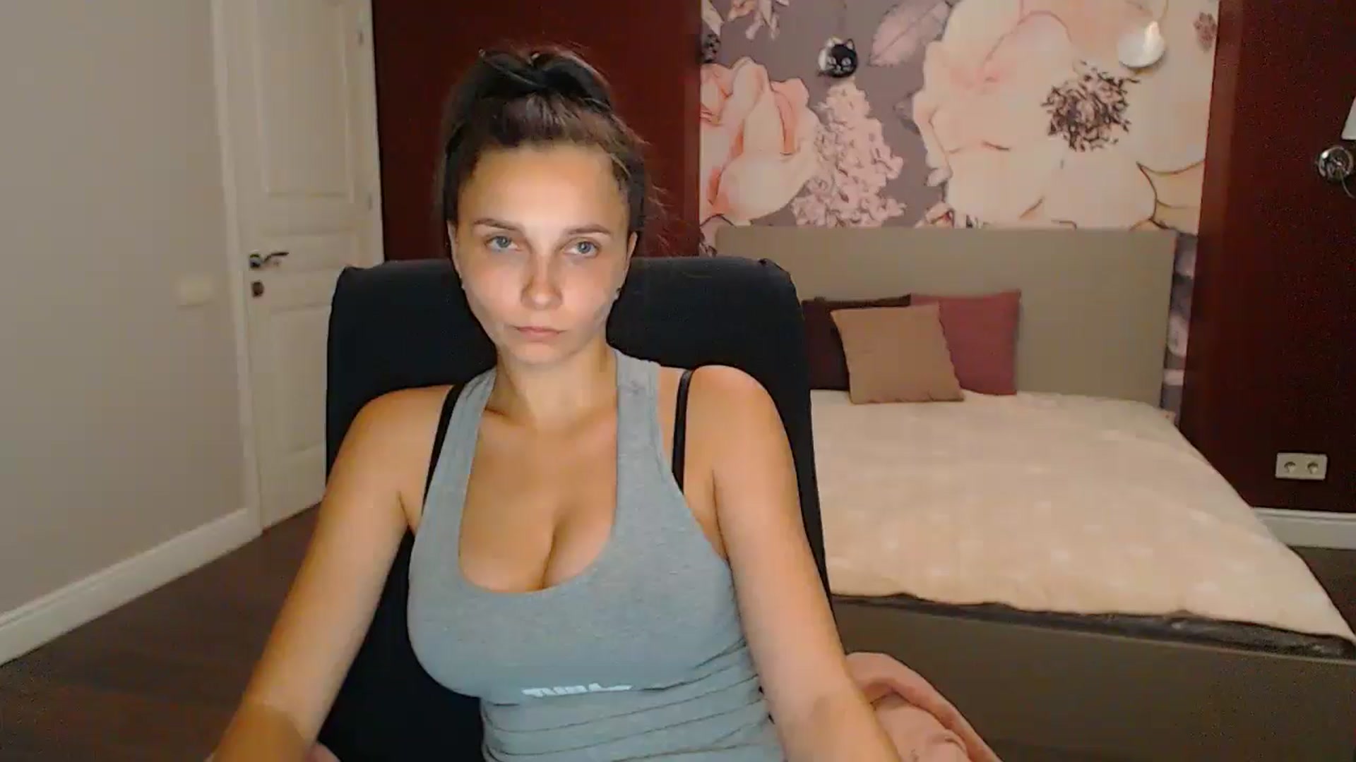 Gallery image thumbnail from Karina_Mils's myfreecams stream on, 09/13/2024, 16:46 image 8 of 20