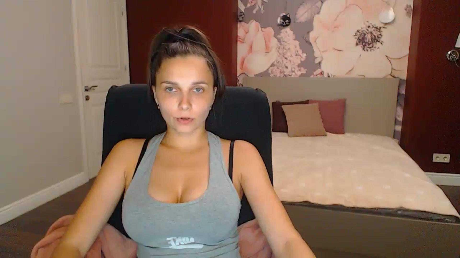 Gallery image thumbnail from Karina_Mils's myfreecams stream on, 09/13/2024, 16:46 image 13 of 20
