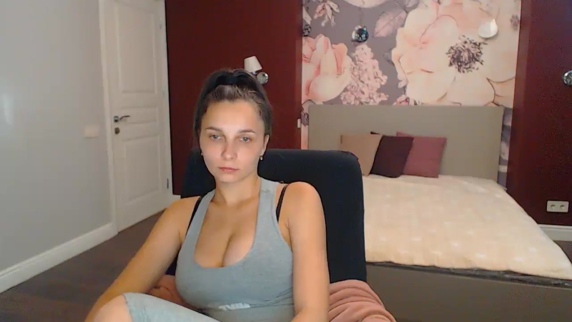 Gallery image thumbnail from Karina_Mils's myfreecams stream on, 09/14/2024, 14:46 image 6 of 20