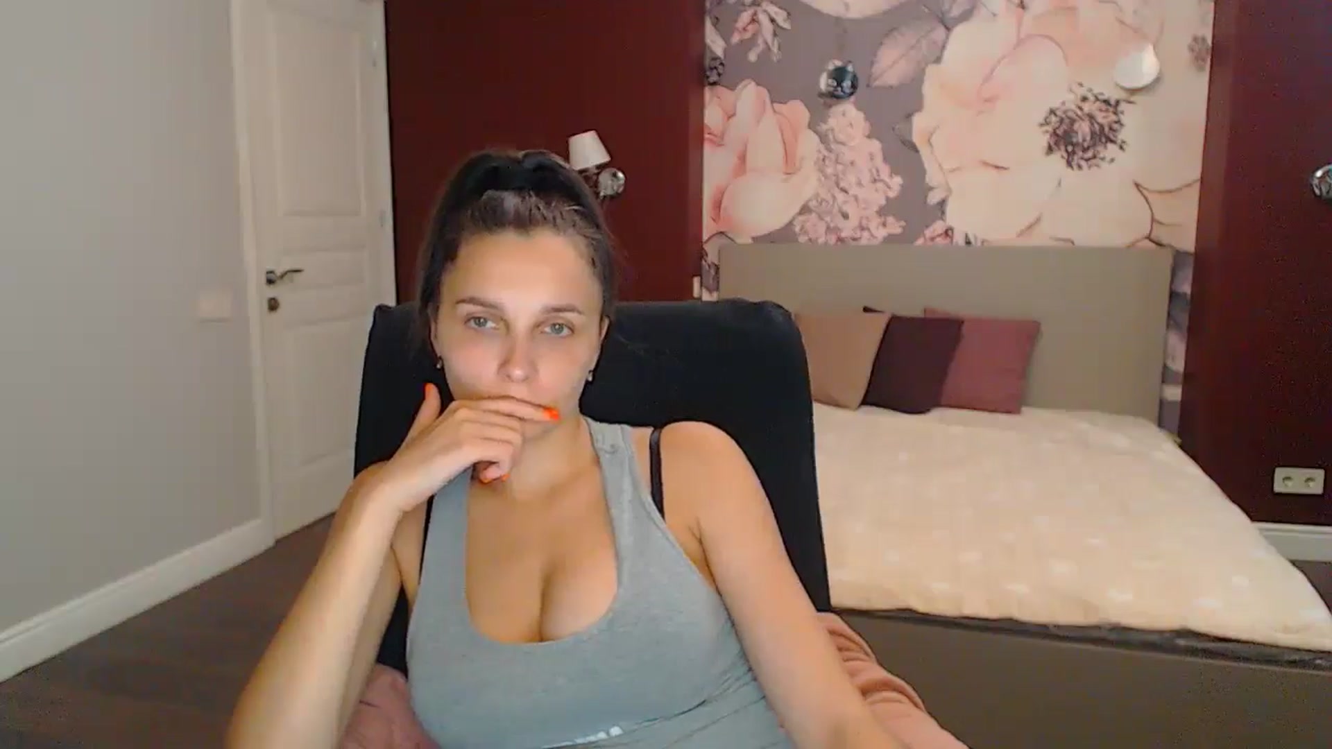 Gallery image thumbnail from Karina_Mils's myfreecams stream on, 09/14/2024, 14:46 image 17 of 20
