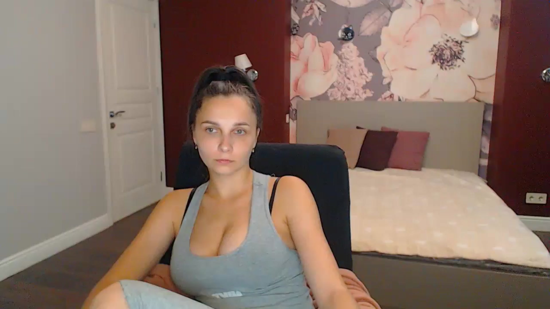 Gallery image thumbnail from Karina_Mils's myfreecams stream on, 09/14/2024, 14:46 image 4 of 20