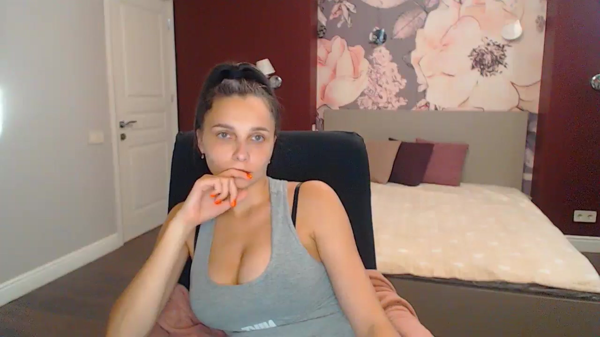 Gallery image thumbnail from Karina_Mils's myfreecams stream on, 09/14/2024, 14:46 image 9 of 20