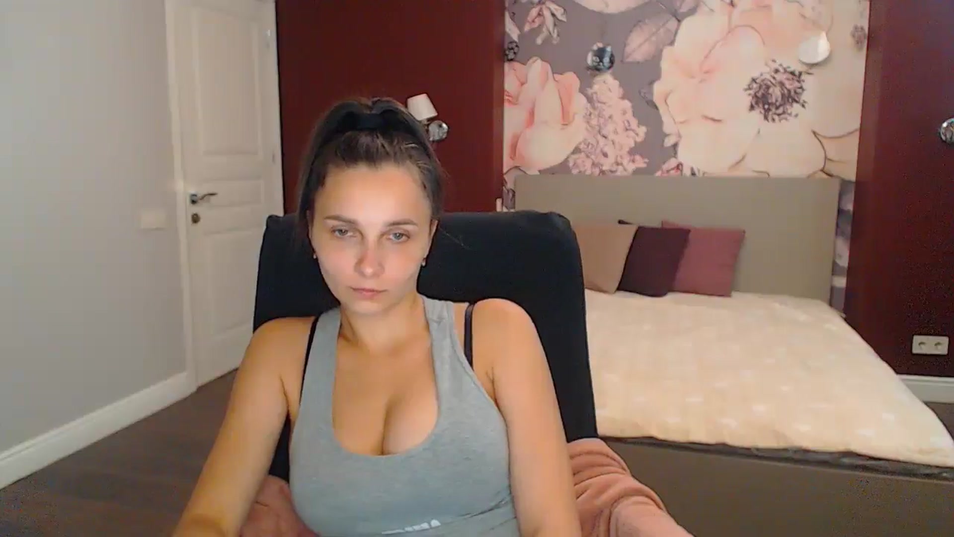 Gallery image thumbnail from Karina_Mils's myfreecams stream on, 09/14/2024, 14:46 image 15 of 20