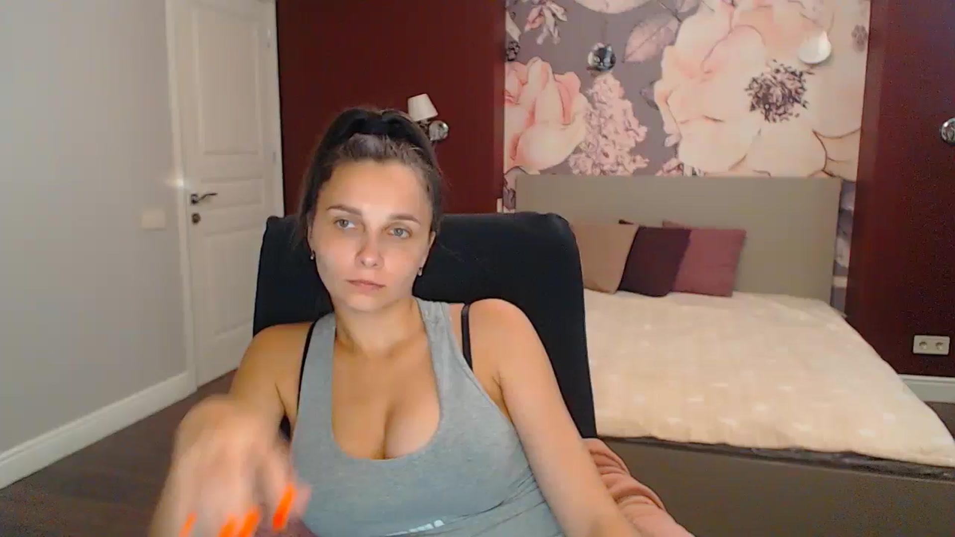 Gallery image thumbnail from Karina_Mils's myfreecams stream on, 09/14/2024, 14:46 image 16 of 20