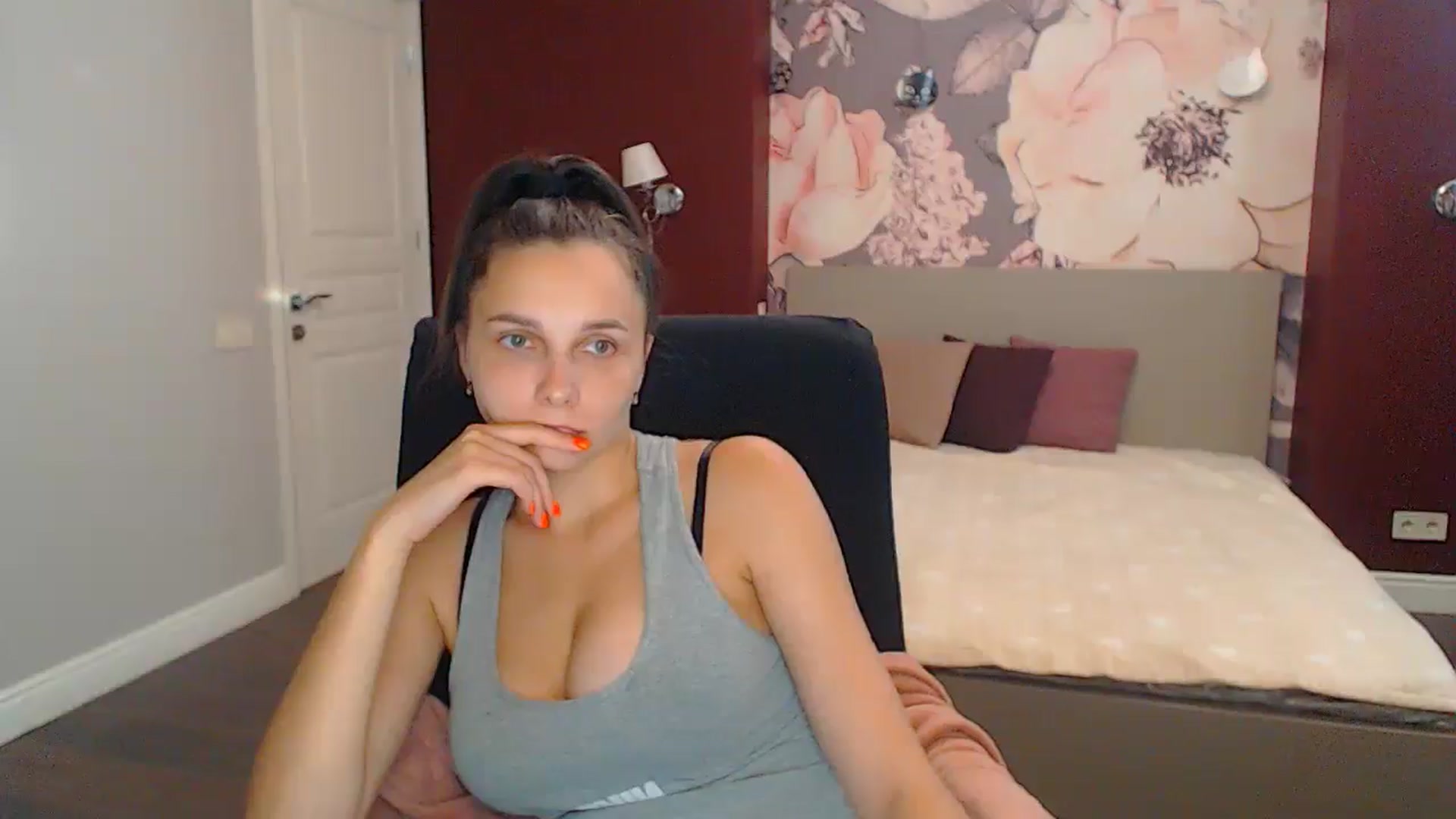 Gallery image thumbnail from Karina_Mils's myfreecams stream on, 09/14/2024, 14:46 image 13 of 20
