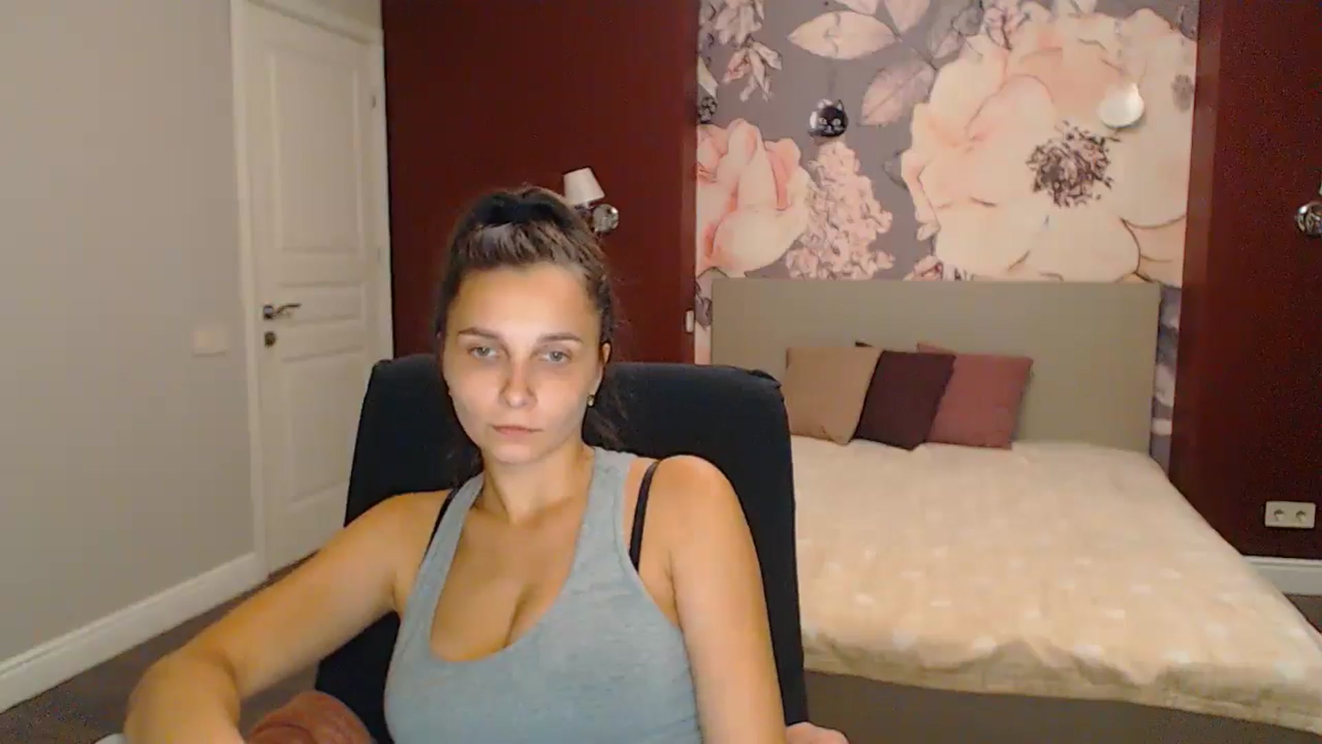 Gallery image thumbnail from Karina_Mils's myfreecams stream on, 09/14/2024, 18:02 image 17 of 20