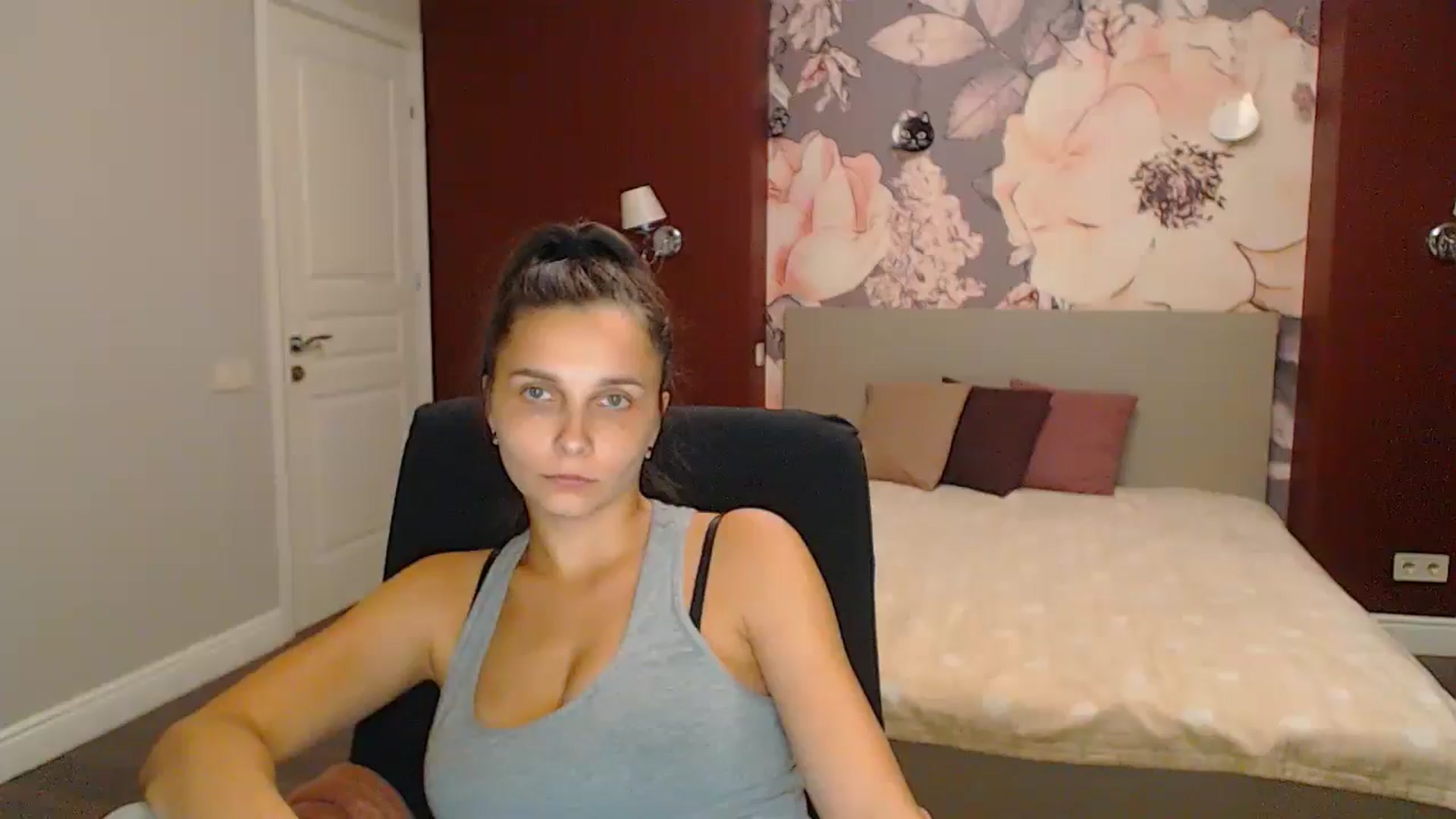 Gallery image thumbnail from Karina_Mils's myfreecams stream on, 09/14/2024, 18:02 image 18 of 20