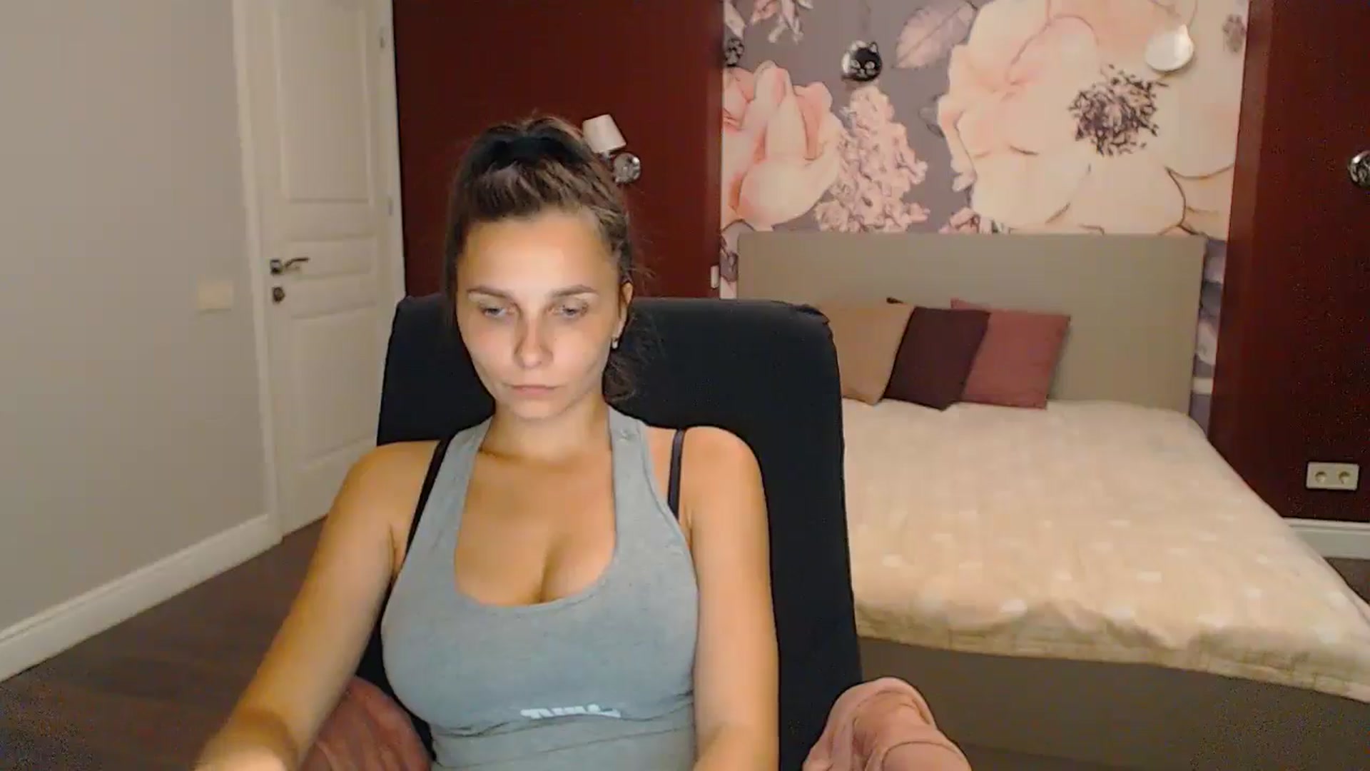 Gallery image thumbnail from Karina_Mils's myfreecams stream on, 09/14/2024, 18:02 image 9 of 20