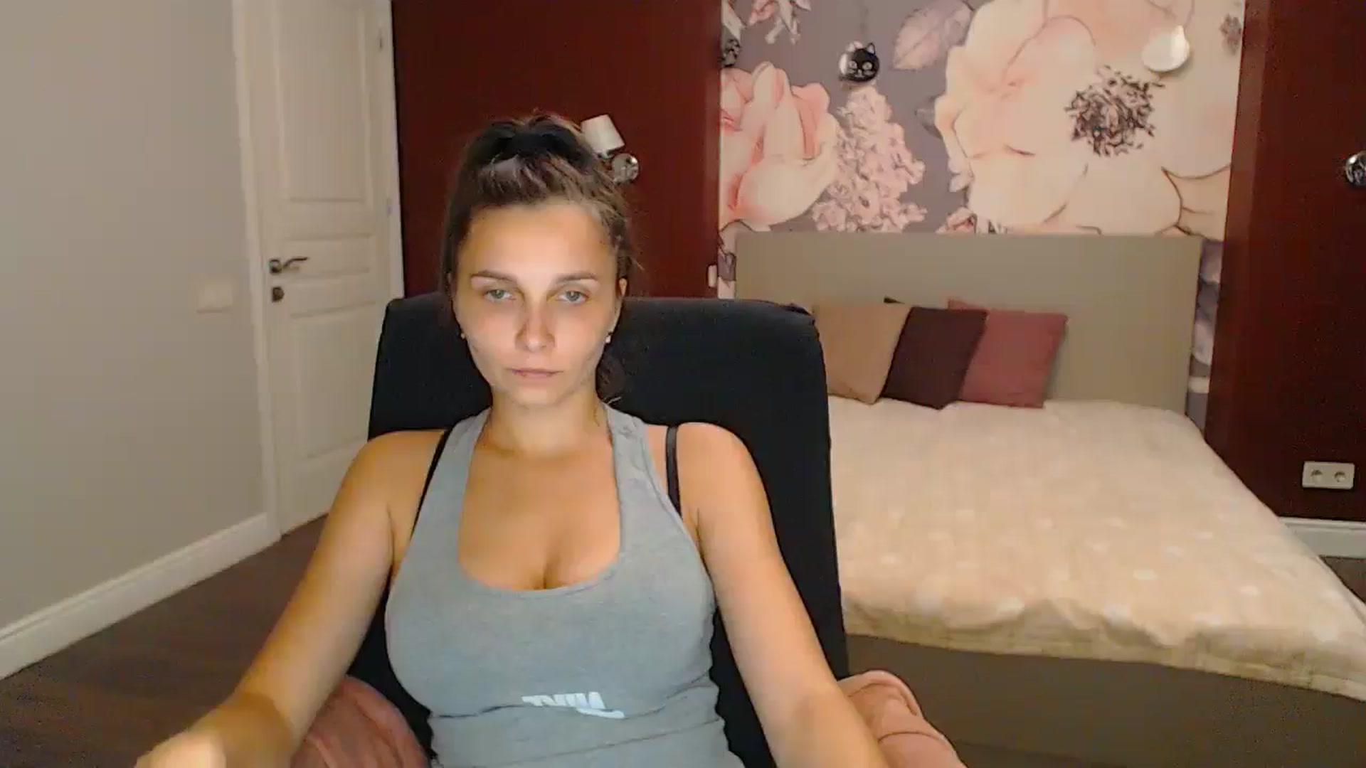 Gallery image thumbnail from Karina_Mils's myfreecams stream on, 09/14/2024, 18:02 image 7 of 20