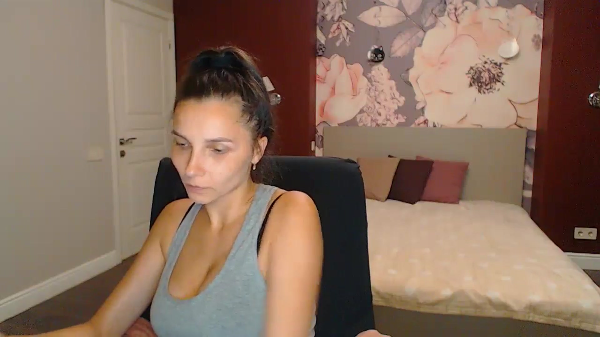 Gallery image thumbnail from Karina_Mils's myfreecams stream on, 09/14/2024, 18:02 image 15 of 20