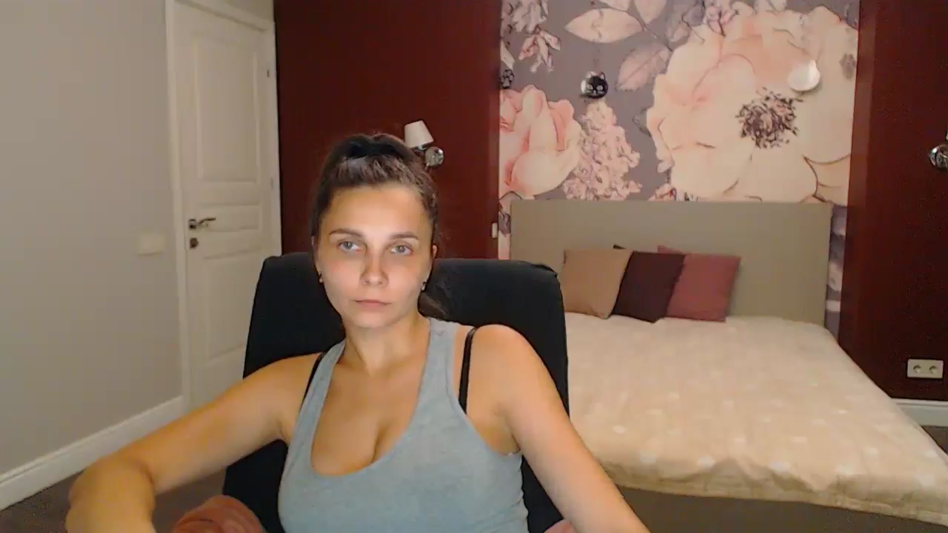 Gallery image thumbnail from Karina_Mils's myfreecams stream on, 09/14/2024, 18:02 image 16 of 20