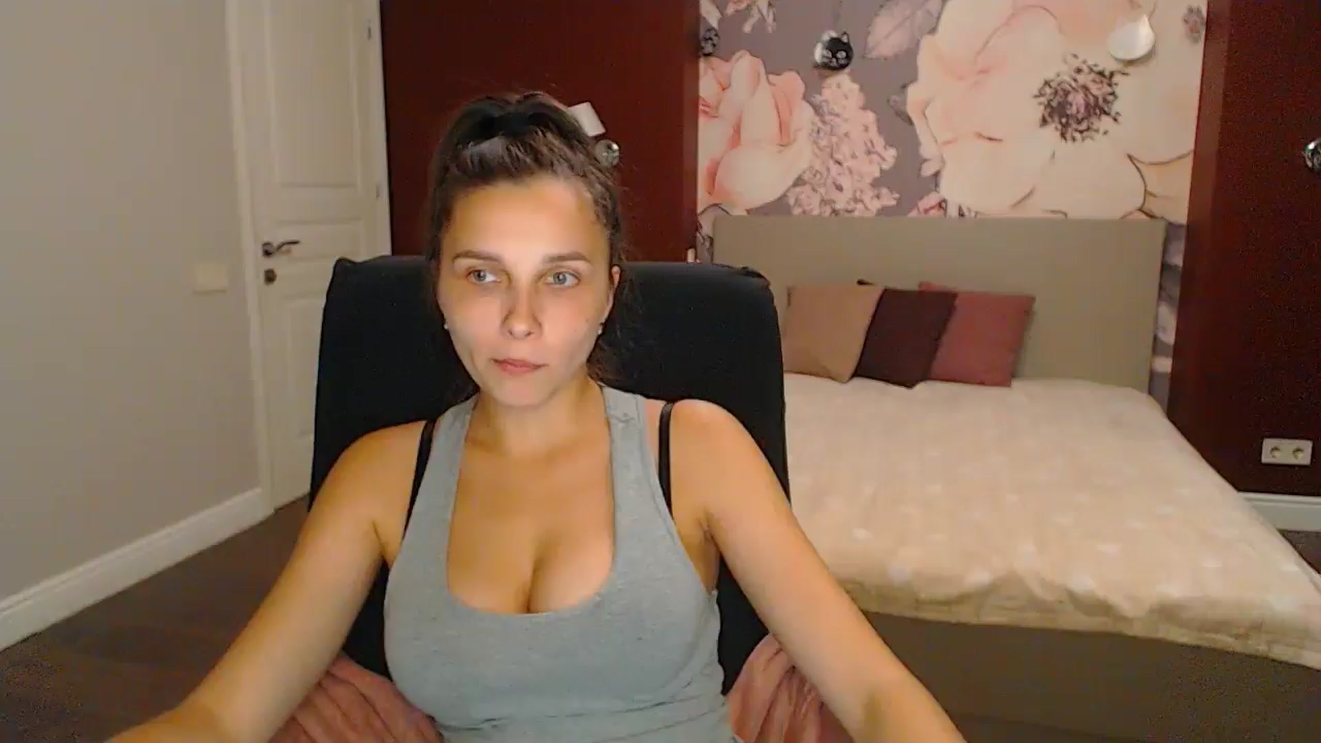 Gallery image thumbnail from Karina_Mils's myfreecams stream on, 09/14/2024, 18:02 image 1 of 20