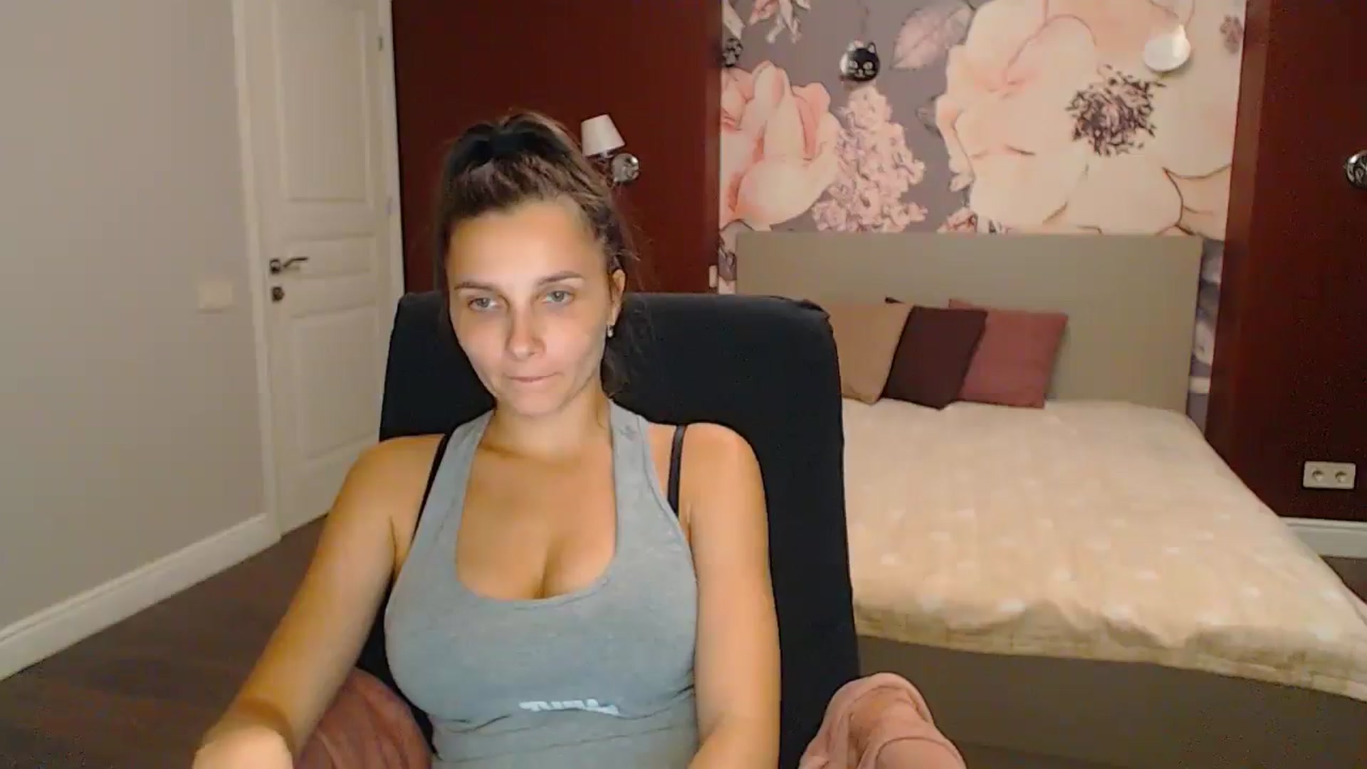 Gallery image thumbnail from Karina_Mils's myfreecams stream on, 09/14/2024, 18:02 image 8 of 20