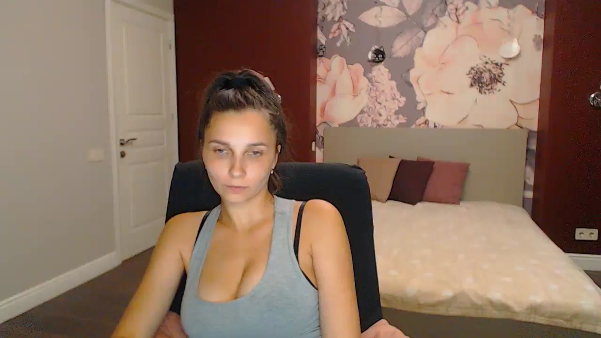 Gallery image thumbnail from Karina_Mils's myfreecams stream on, 09/14/2024, 18:02 image 13 of 20