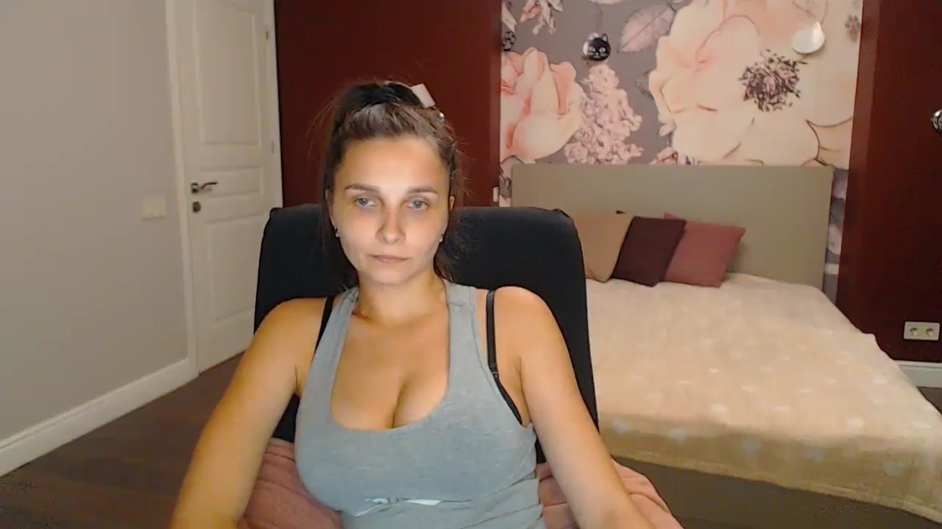 Gallery image thumbnail from Karina_Mils's myfreecams stream on, 09/14/2024, 19:48 image 2 of 20