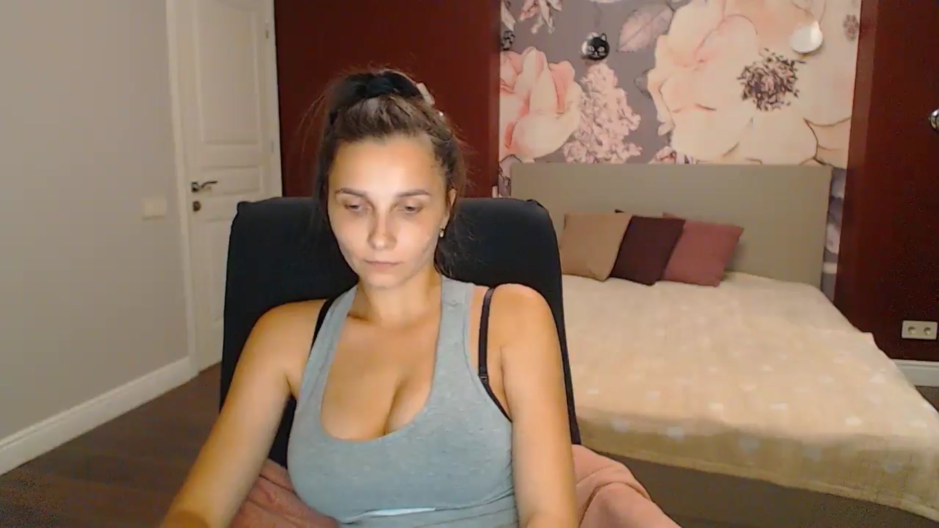 Gallery image thumbnail from Karina_Mils's myfreecams stream on, 09/14/2024, 19:48 image 7 of 20