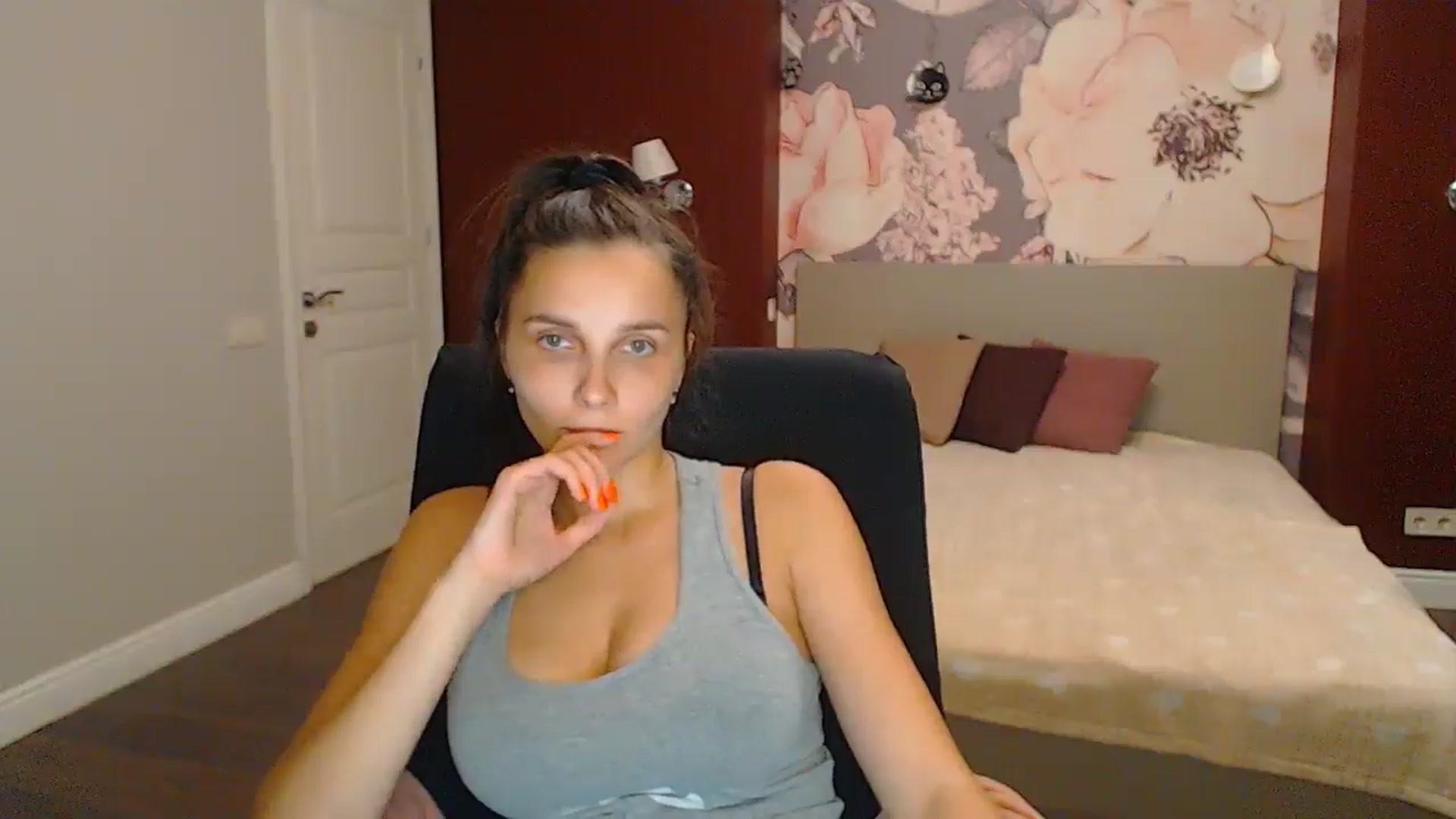 Gallery image thumbnail from Karina_Mils's myfreecams stream on, 09/14/2024, 19:48 image 18 of 20