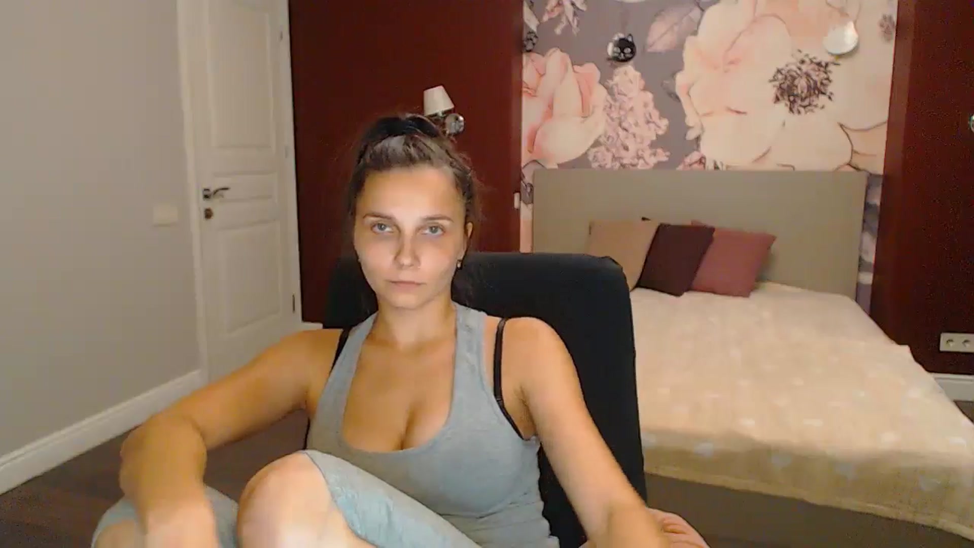Gallery image thumbnail from Karina_Mils's myfreecams stream on, 09/14/2024, 19:48 image 11 of 20