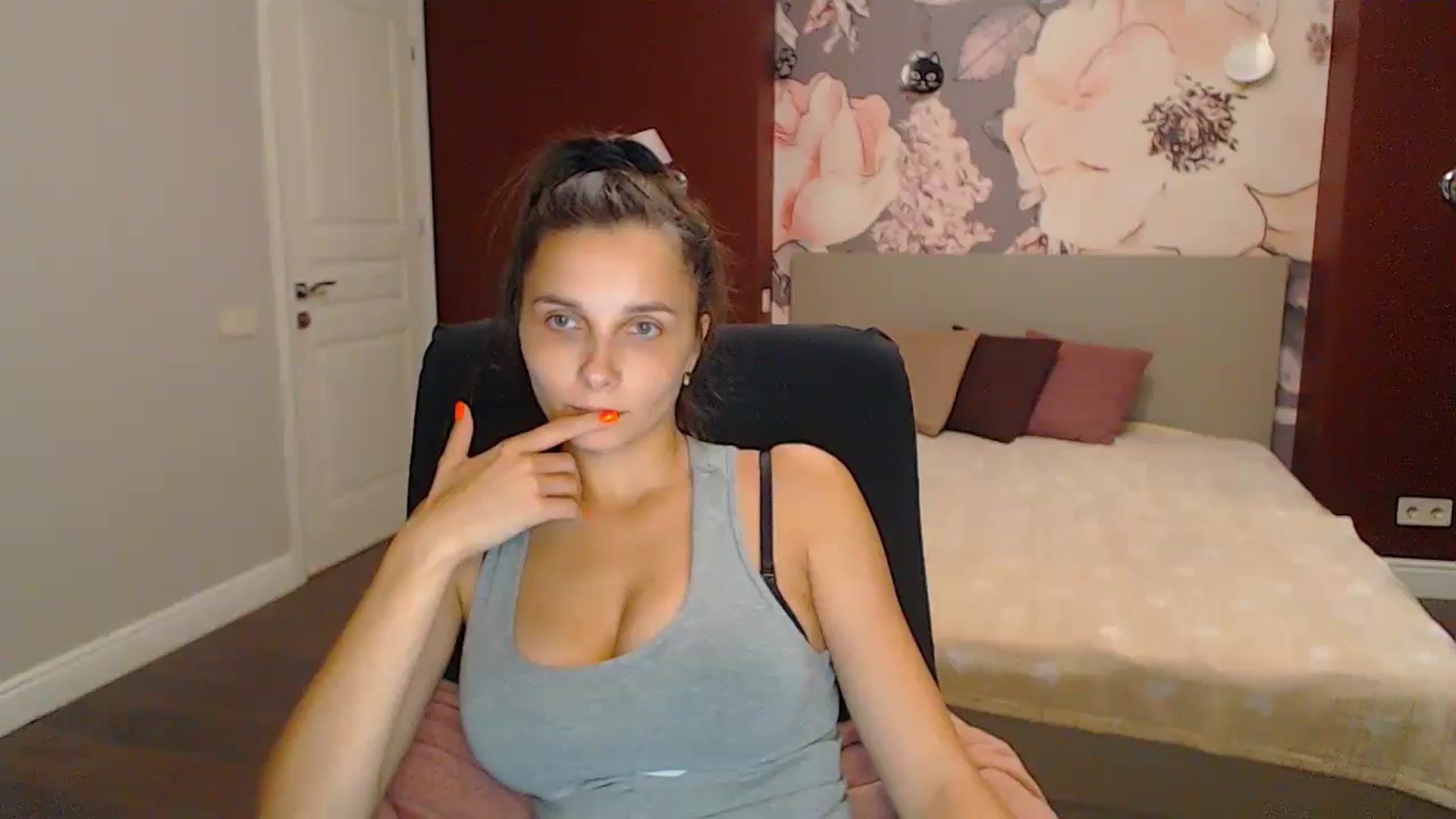 Gallery image thumbnail from Karina_Mils's myfreecams stream on, 09/14/2024, 19:48 image 4 of 20