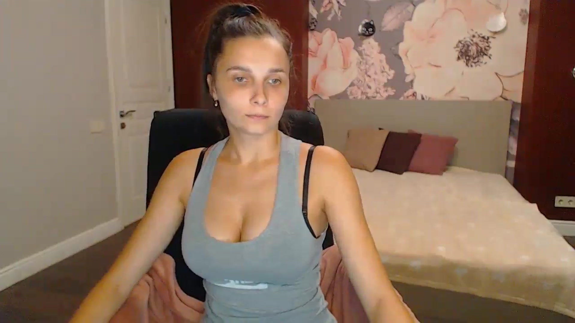 Gallery image thumbnail from Karina_Mils's myfreecams stream on, 09/14/2024, 19:48 image 12 of 20