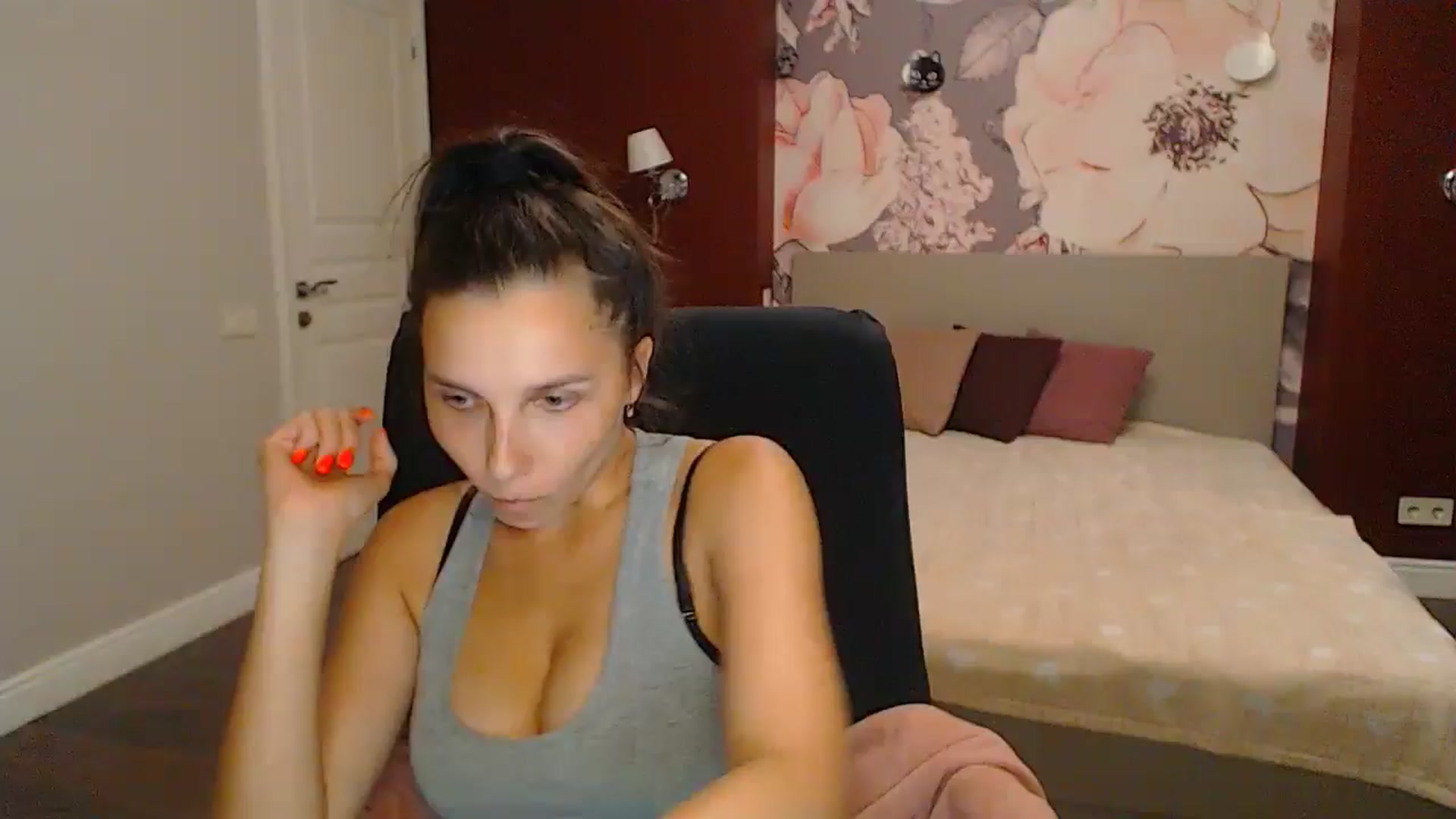 Gallery image thumbnail from Karina_Mils's myfreecams stream on, 09/14/2024, 19:48 image 9 of 20