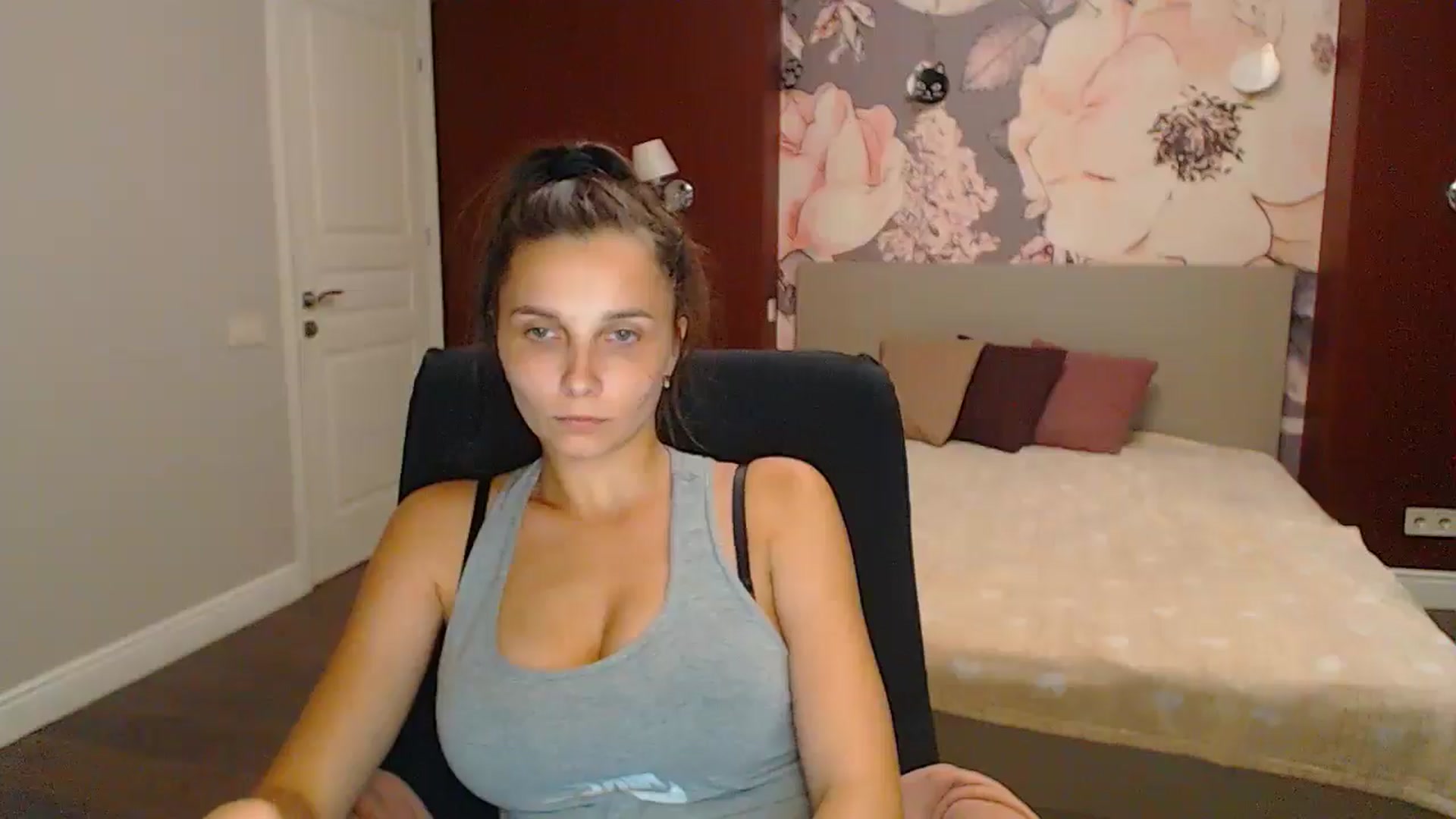 Gallery image thumbnail from Karina_Mils's myfreecams stream on, 09/14/2024, 19:48 image 16 of 20