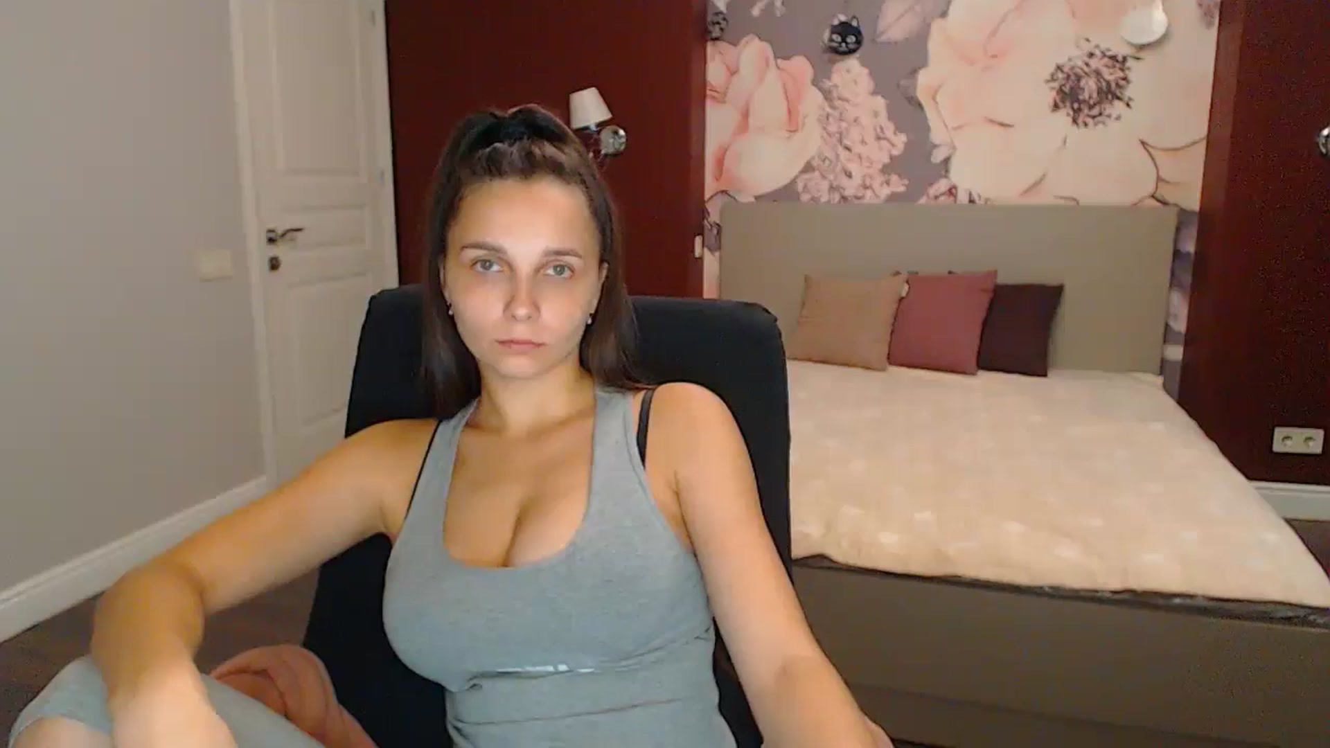 Gallery image thumbnail from Karina_Mils's myfreecams stream on, 09/15/2024, 14:06 image 13 of 20