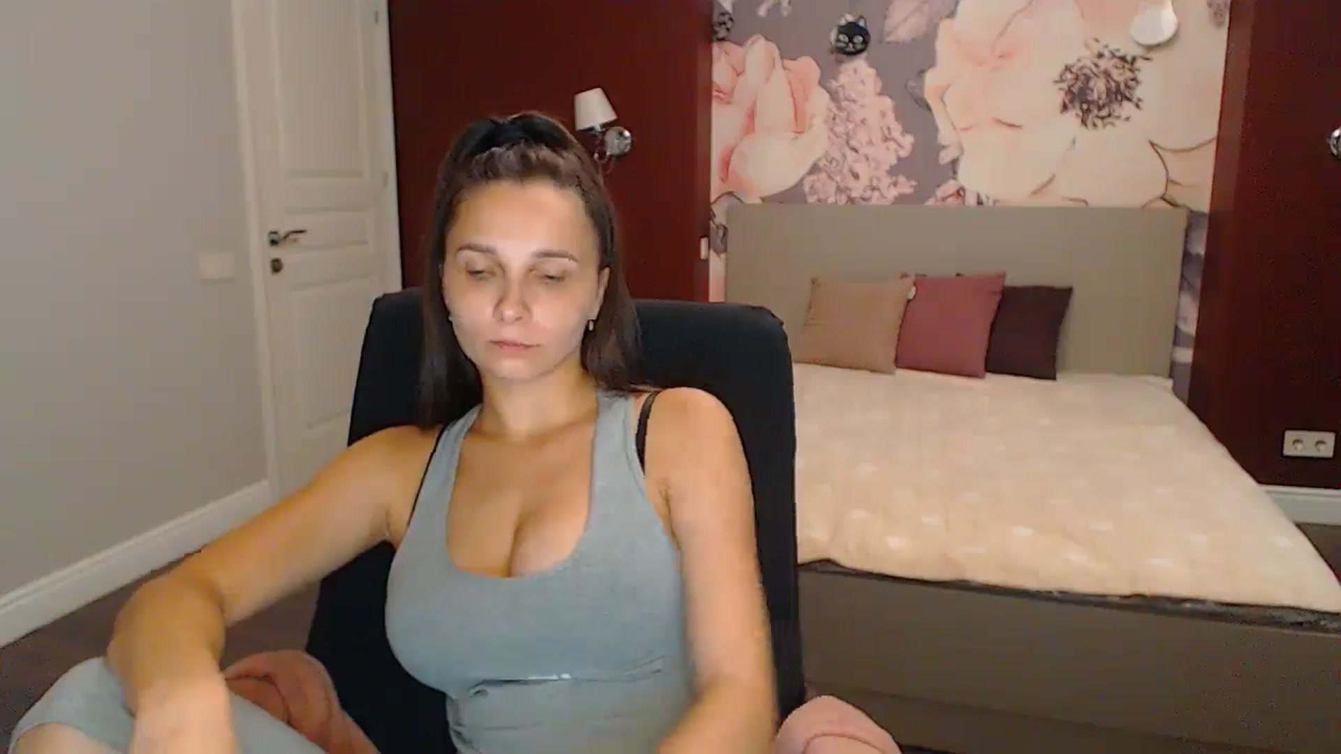 Gallery image thumbnail from Karina_Mils's myfreecams stream on, 09/15/2024, 14:06 image 14 of 20