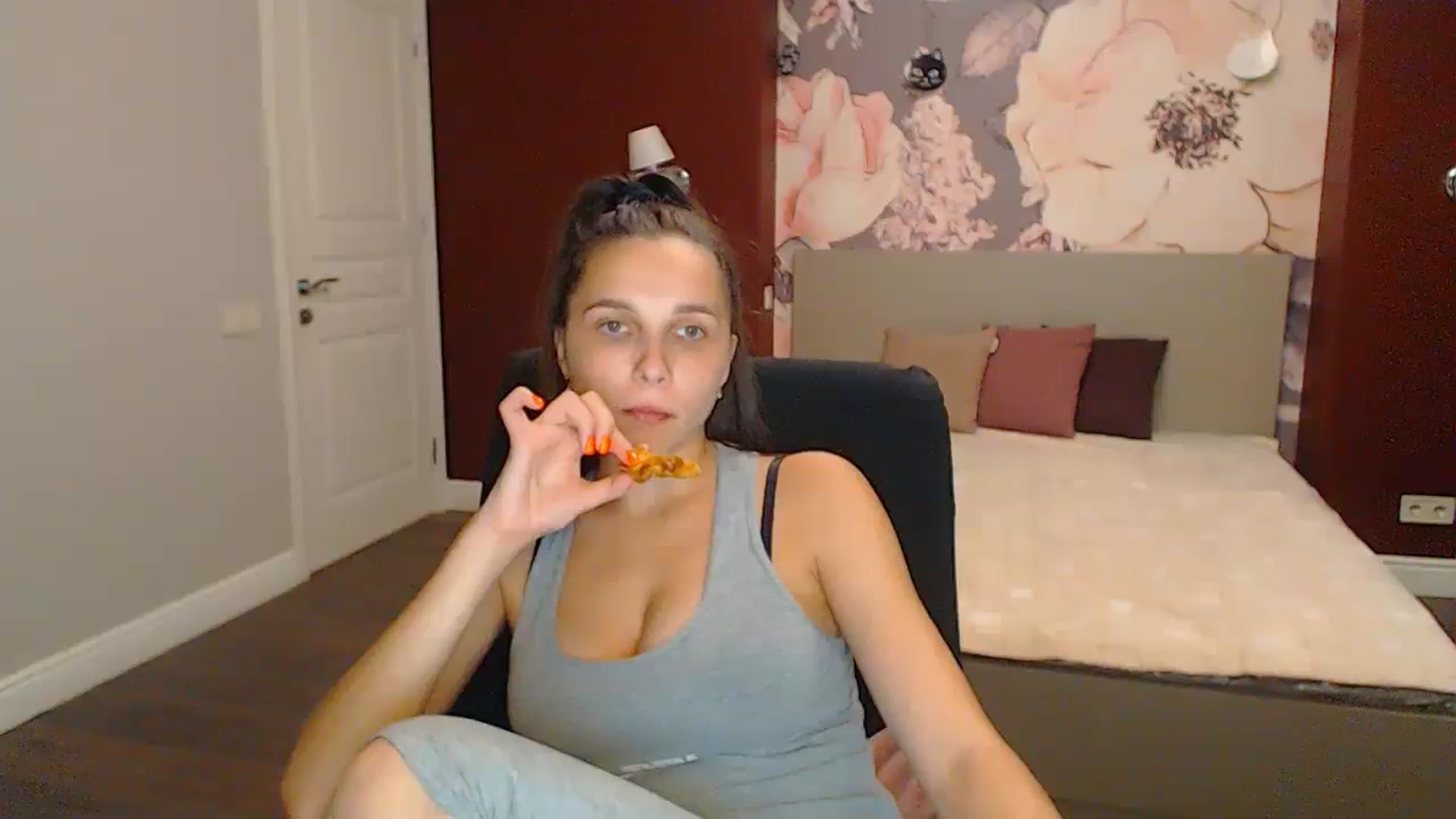 Gallery image thumbnail from Karina_Mils's myfreecams stream on, 09/15/2024, 15:37 image 2 of 20