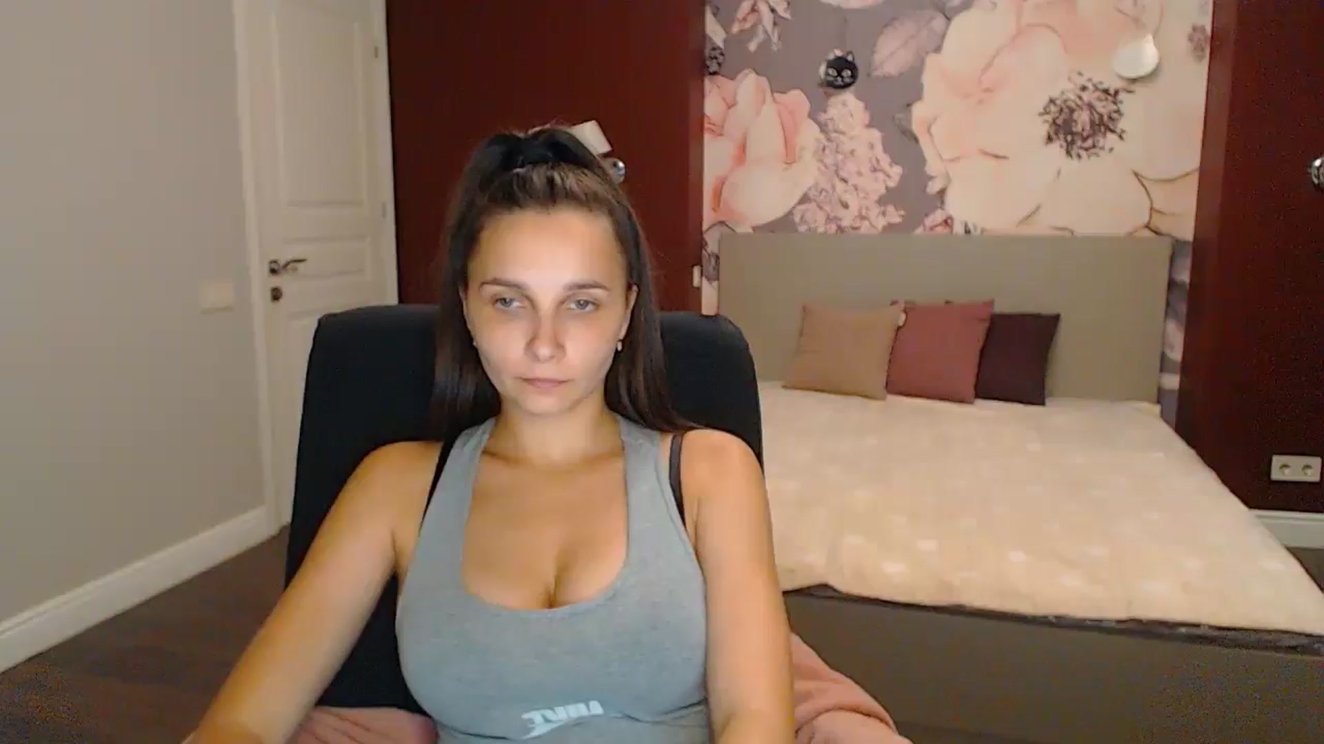 Gallery image thumbnail from Karina_Mils's myfreecams stream on, 09/15/2024, 15:37 image 14 of 20