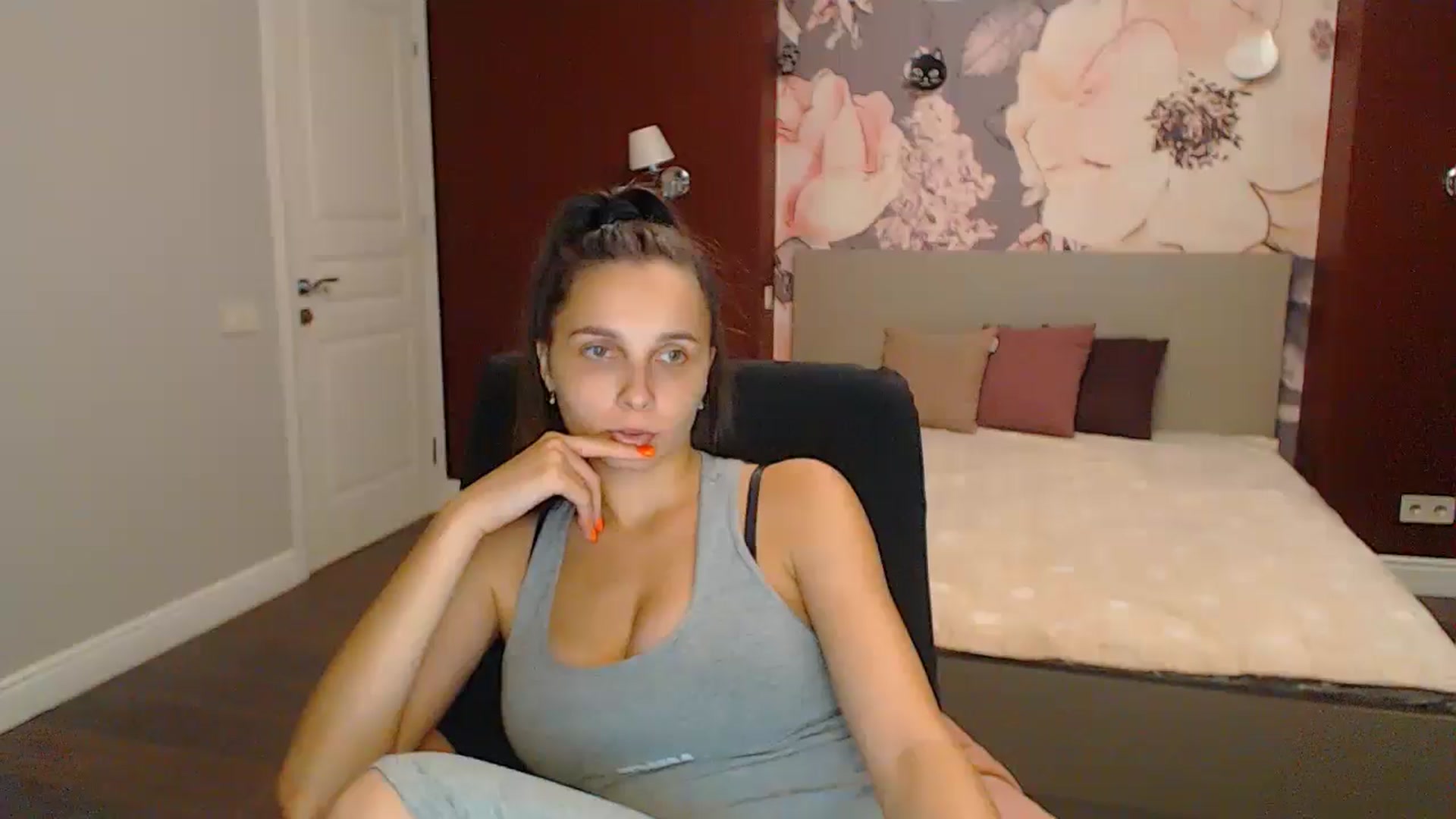 Gallery image thumbnail from Karina_Mils's myfreecams stream on, 09/15/2024, 15:37 image 10 of 20