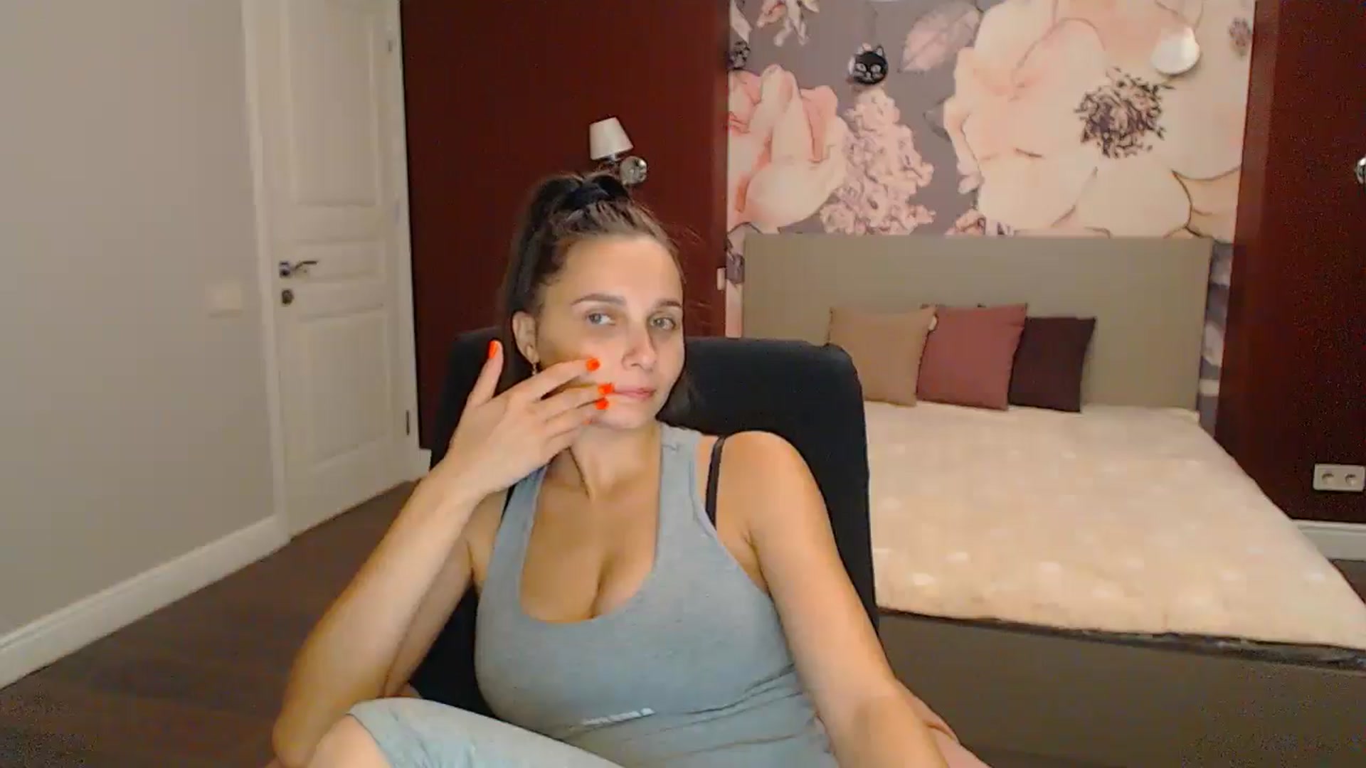 Gallery image thumbnail from Karina_Mils's myfreecams stream on, 09/15/2024, 15:37 image 7 of 20