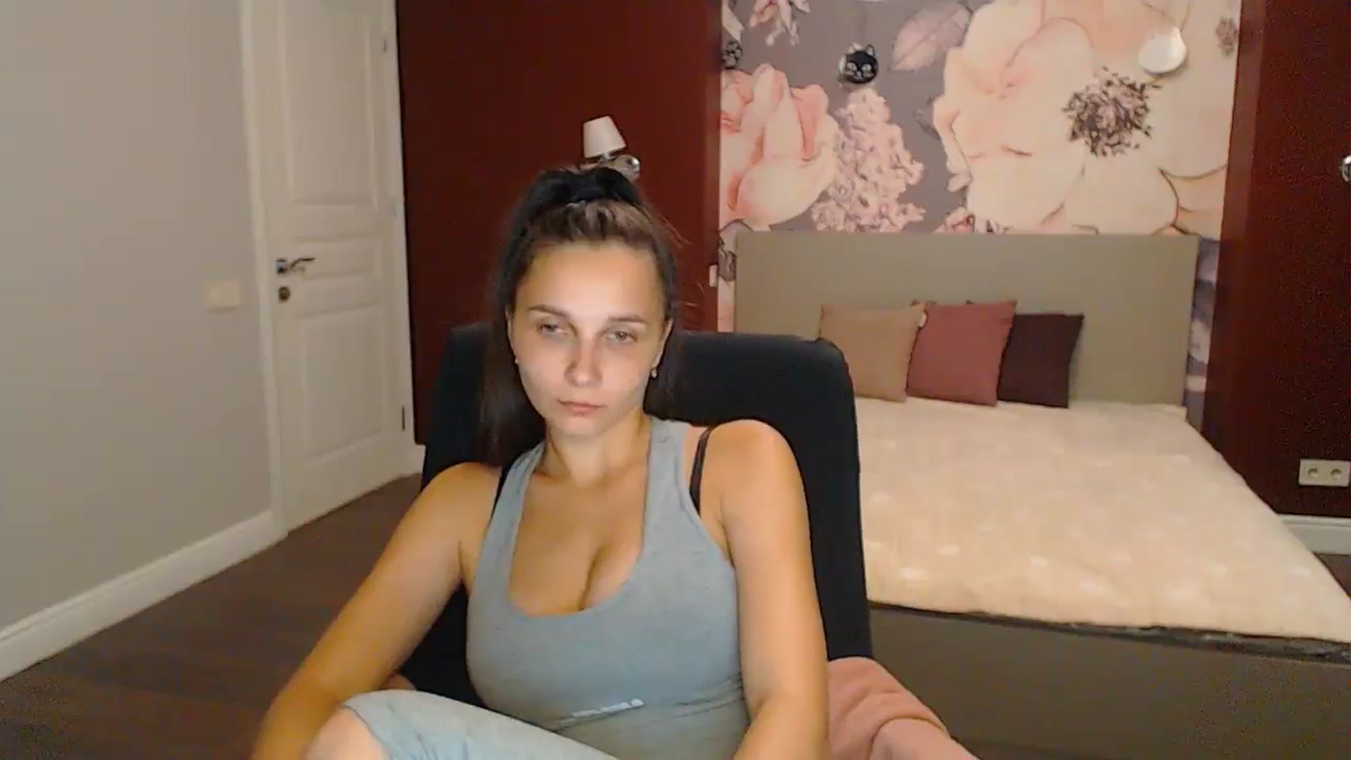 Gallery image thumbnail from Karina_Mils's myfreecams stream on, 09/15/2024, 15:37 image 6 of 20