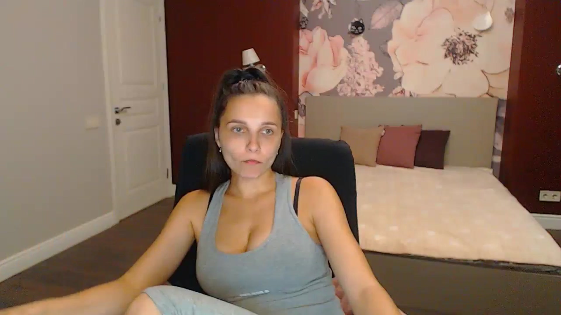 Gallery image thumbnail from Karina_Mils's myfreecams stream on, 09/15/2024, 15:37 image 4 of 20