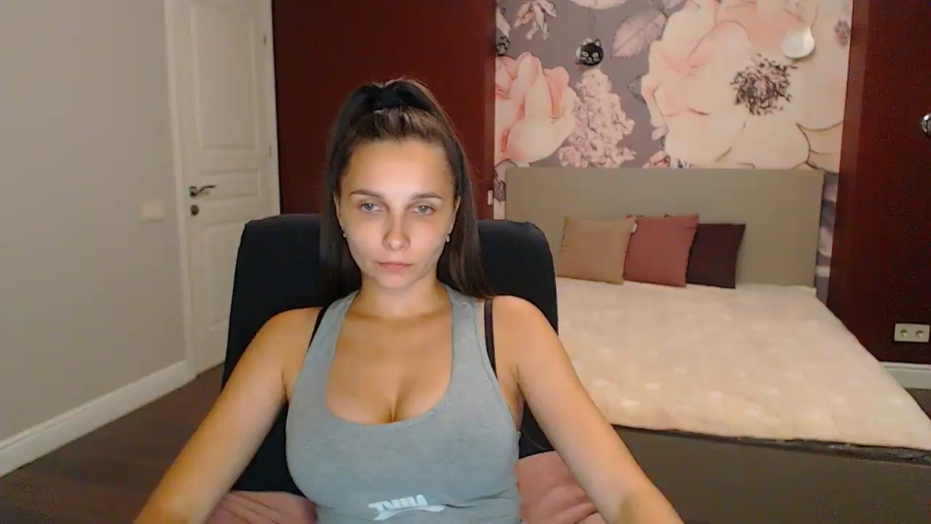 Gallery image thumbnail from Karina_Mils's myfreecams stream on, 09/15/2024, 15:37 image 13 of 20