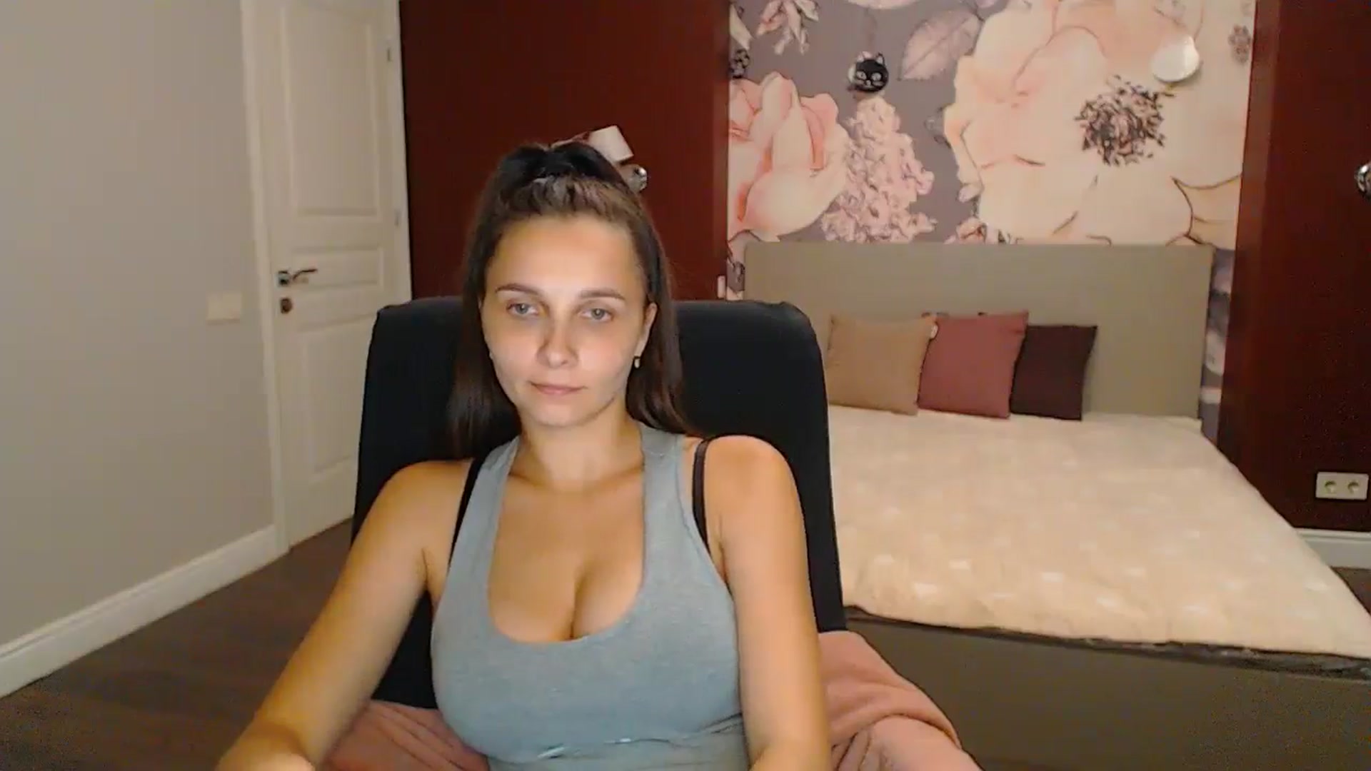Gallery image thumbnail from Karina_Mils's myfreecams stream on, 09/15/2024, 15:37 image 18 of 20