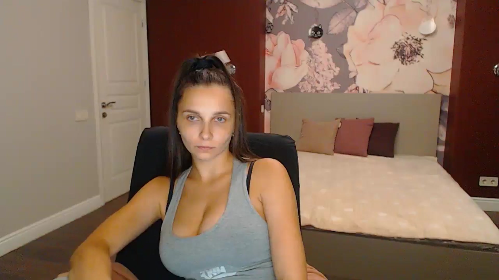 Gallery image thumbnail from Karina_Mils's myfreecams stream on, 09/15/2024, 16:52 image 15 of 20