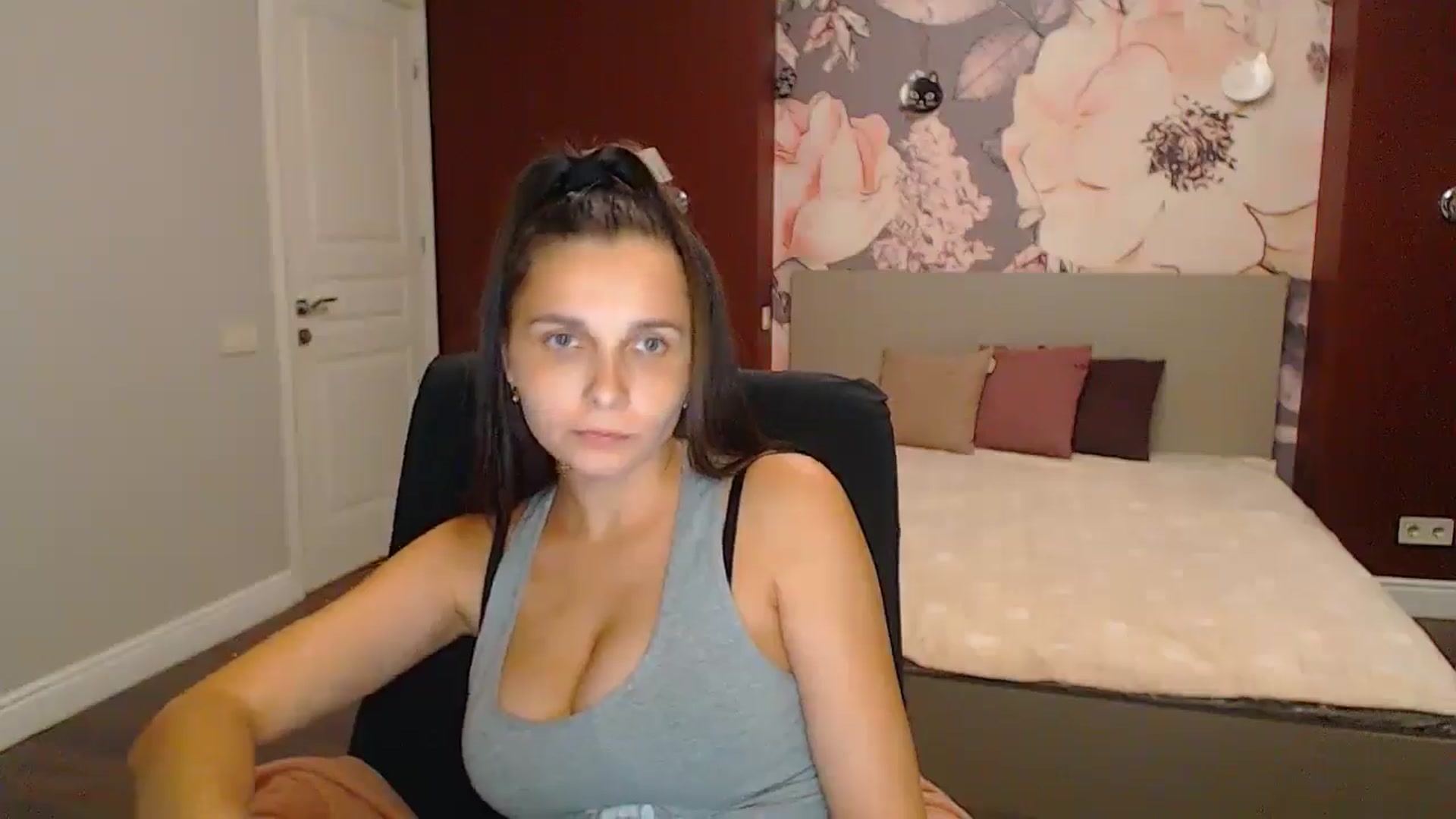 Gallery image thumbnail from Karina_Mils's myfreecams stream on, 09/15/2024, 16:52 image 16 of 20