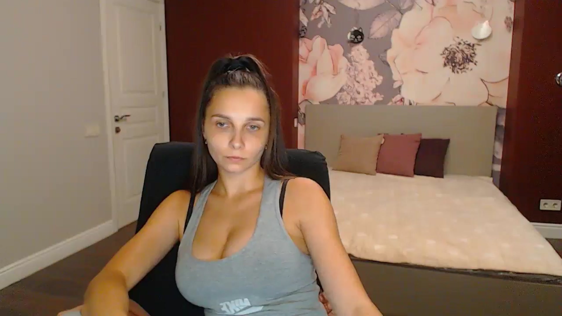 Gallery image thumbnail from Karina_Mils's myfreecams stream on, 09/15/2024, 16:52 image 14 of 20