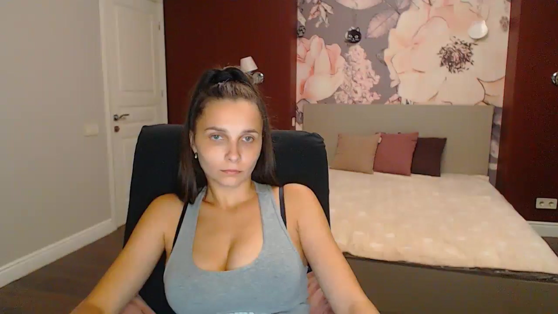 Gallery image thumbnail from Karina_Mils's myfreecams stream on, 09/15/2024, 16:52 image 7 of 20