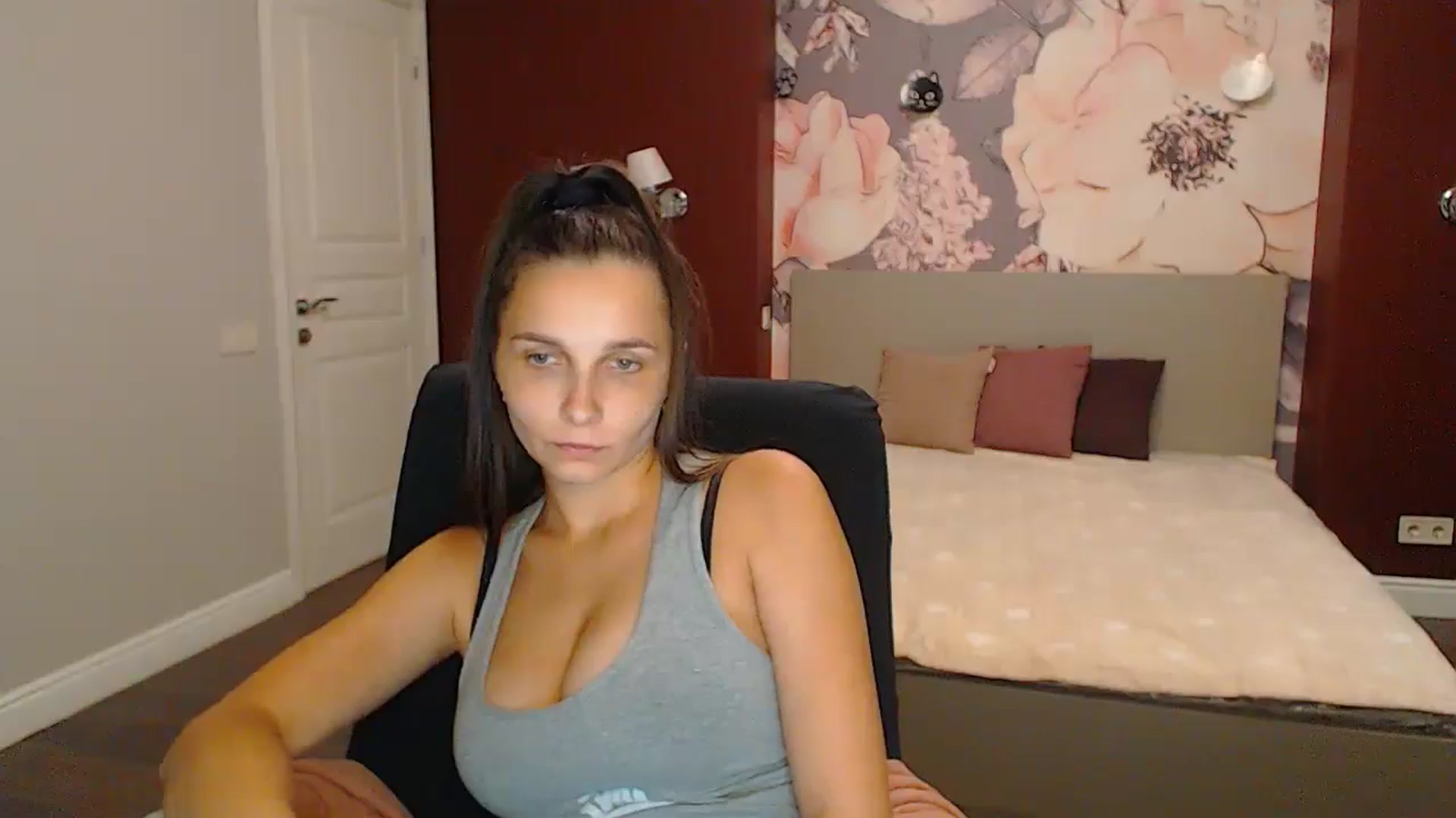Gallery image thumbnail from Karina_Mils's myfreecams stream on, 09/15/2024, 16:52 image 17 of 20