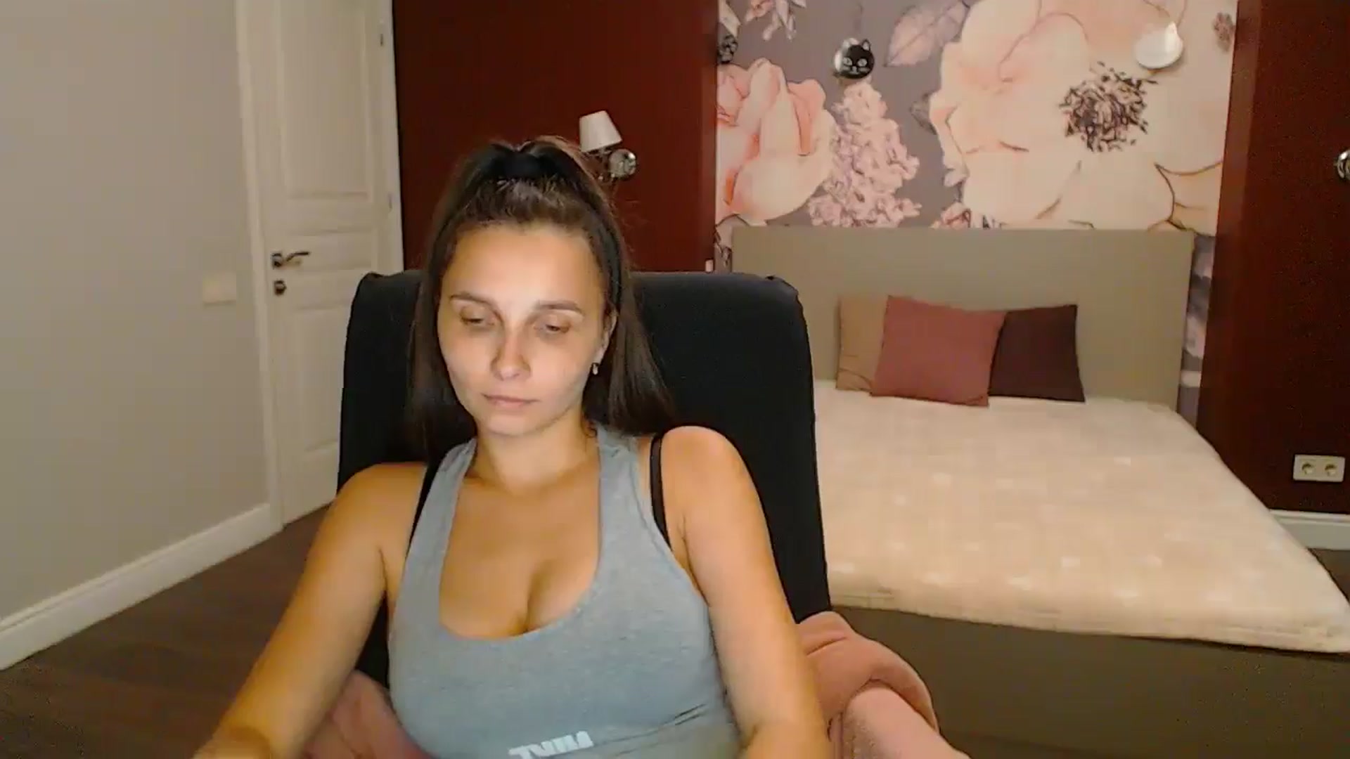 Gallery image thumbnail from Karina_Mils's myfreecams stream on, 09/15/2024, 20:02 image 17 of 20