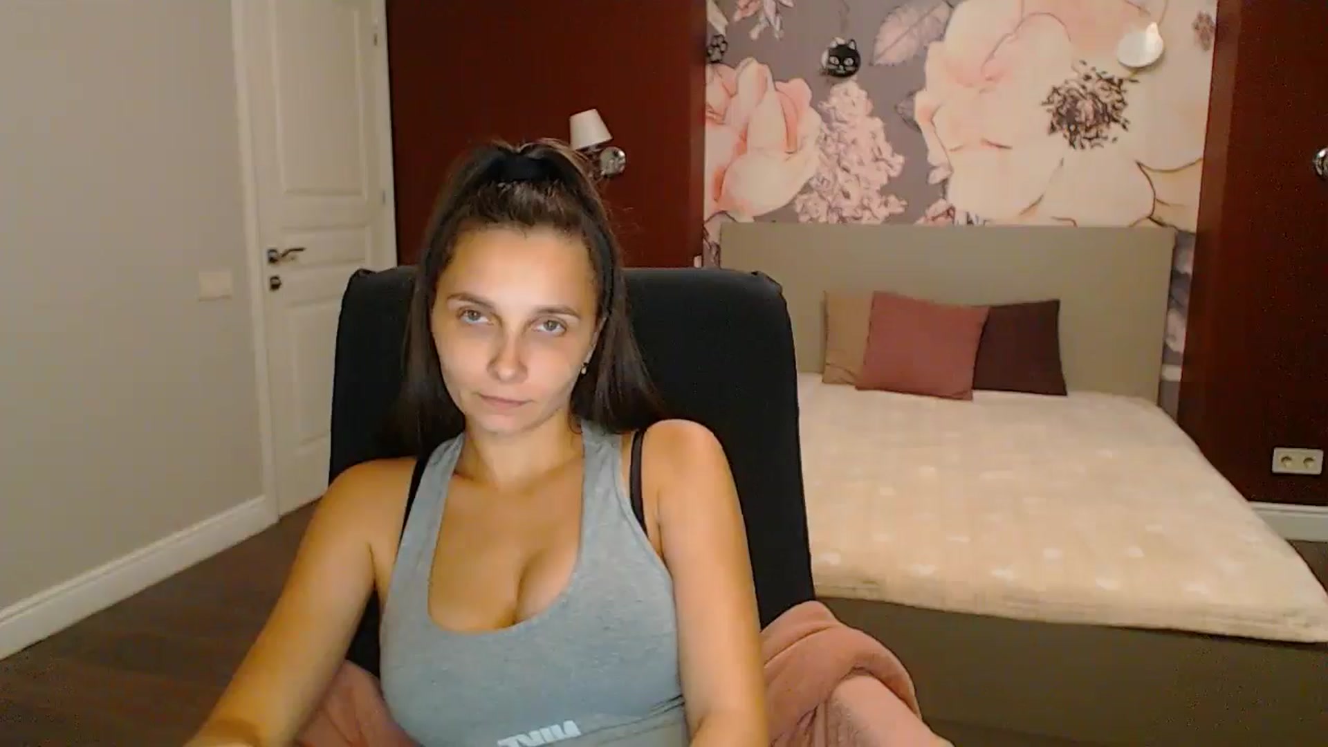 Gallery image thumbnail from Karina_Mils's myfreecams stream on, 09/15/2024, 20:02 image 19 of 20