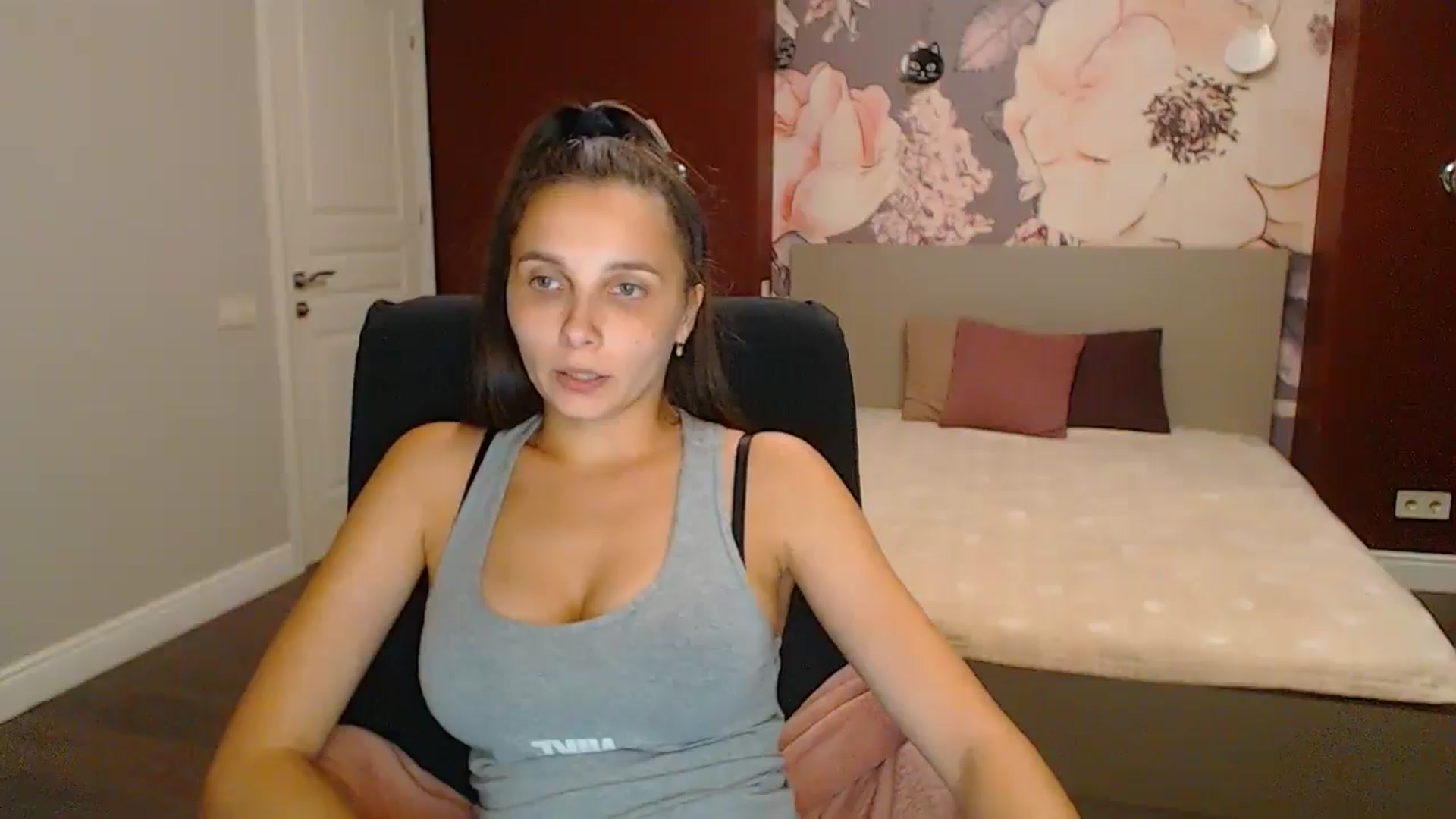 Gallery image thumbnail from Karina_Mils's myfreecams stream on, 09/15/2024, 20:02 image 4 of 20