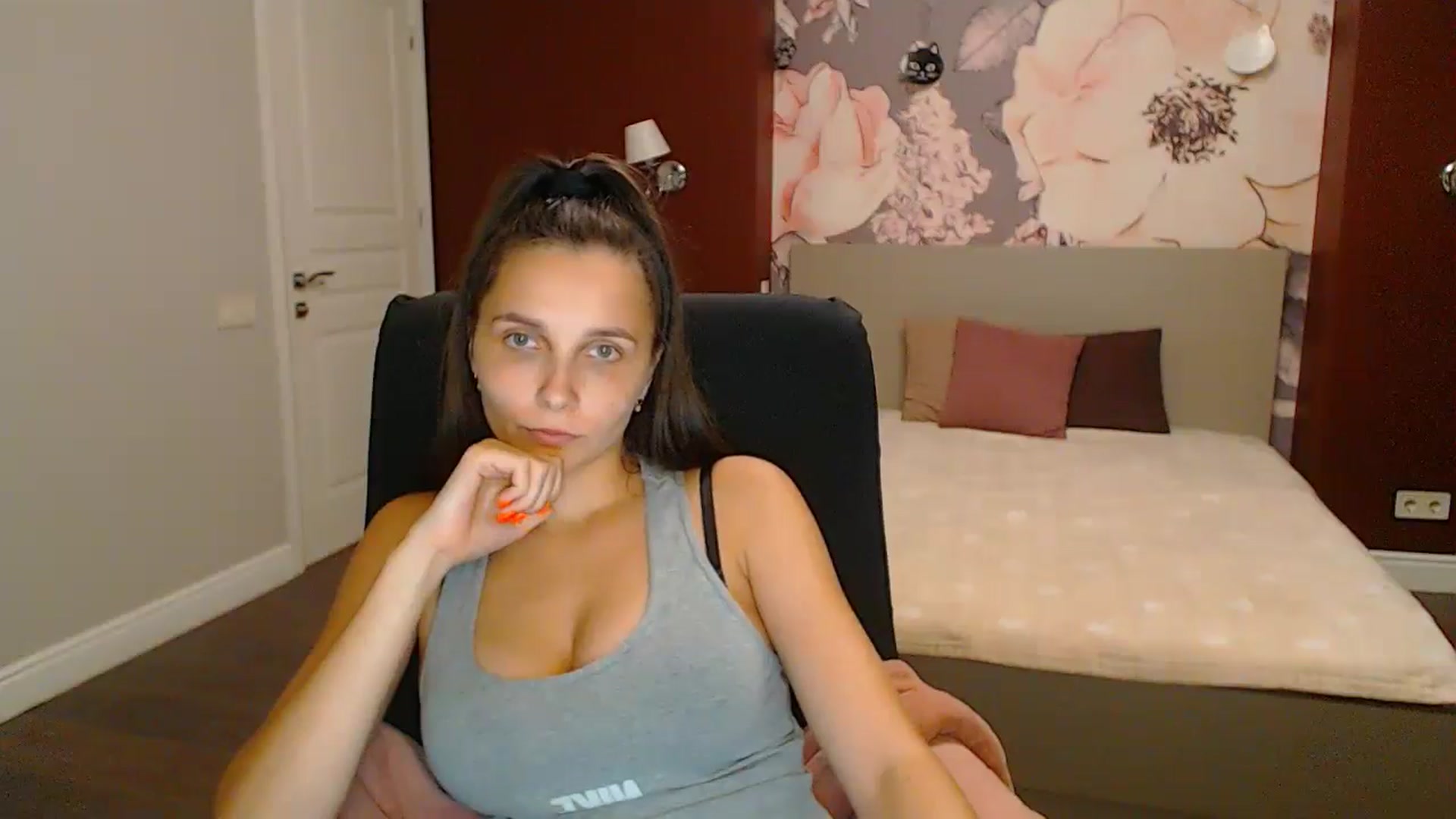 Gallery image thumbnail from Karina_Mils's myfreecams stream on, 09/15/2024, 20:02 image 12 of 20