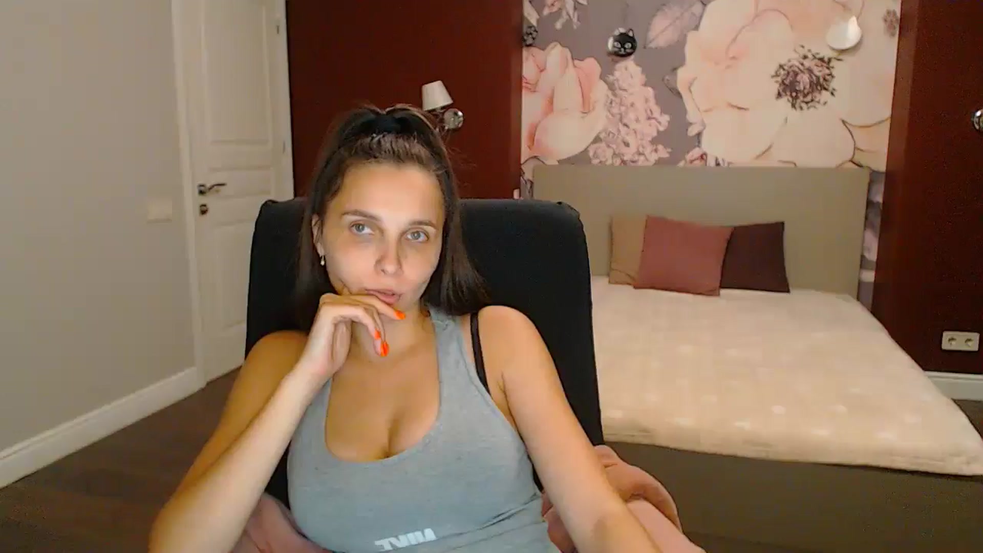 Gallery image thumbnail from Karina_Mils's myfreecams stream on, 09/15/2024, 20:02 image 10 of 20