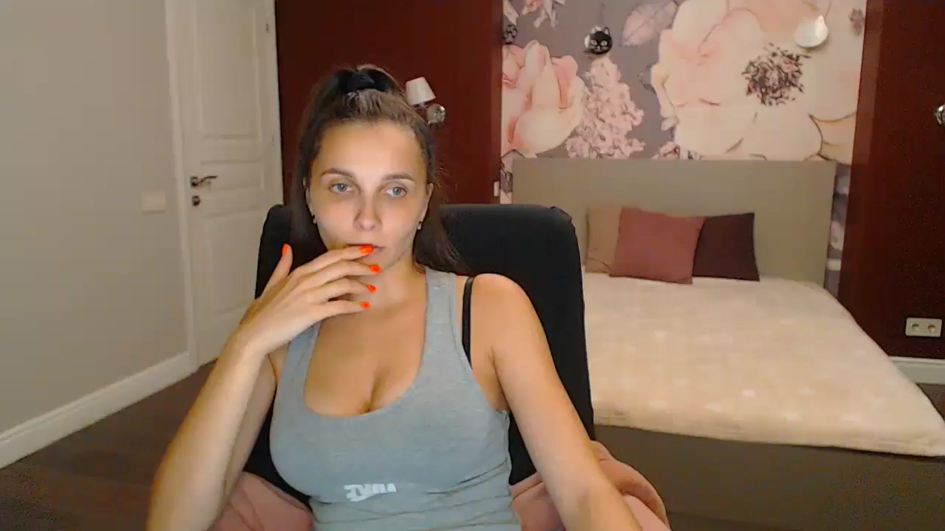 Gallery image thumbnail from Karina_Mils's myfreecams stream on, 09/15/2024, 20:02 image 1 of 20