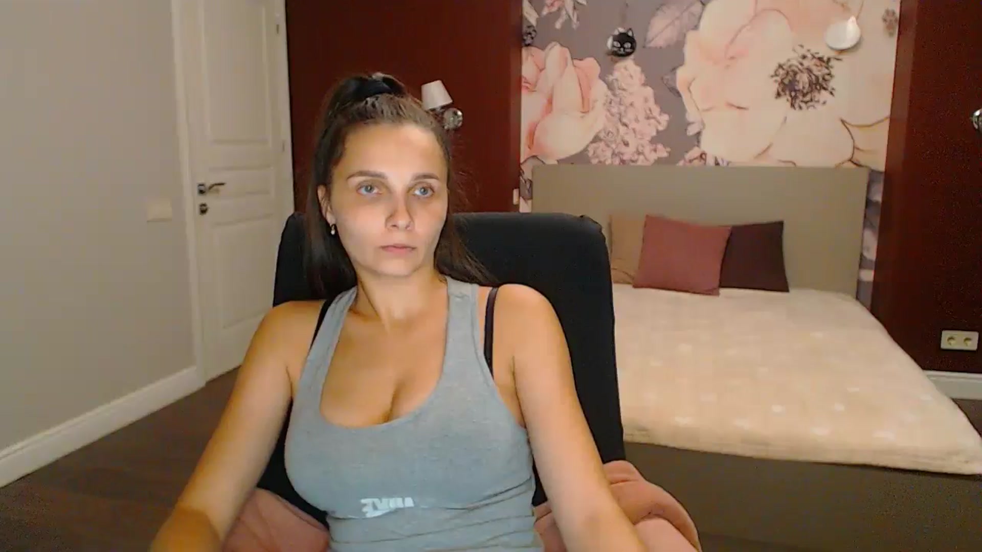 Gallery image thumbnail from Karina_Mils's myfreecams stream on, 09/15/2024, 20:02 image 3 of 20